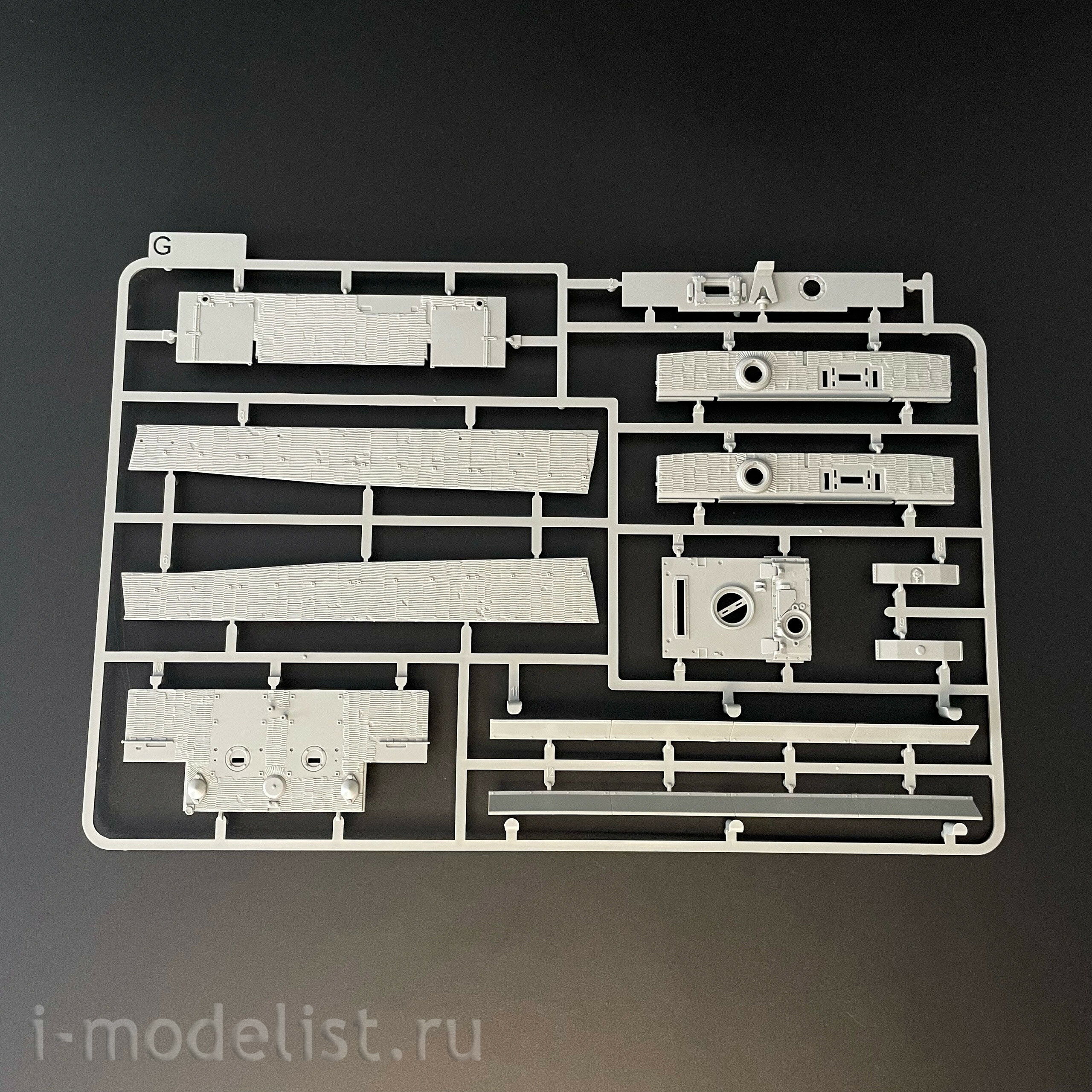 2199 Takom 1/35 German Heavy Tank Sd.Kfz. 181 Pz. Kpfw VI Ausf.E Tiger I (late) with Zimmerit
