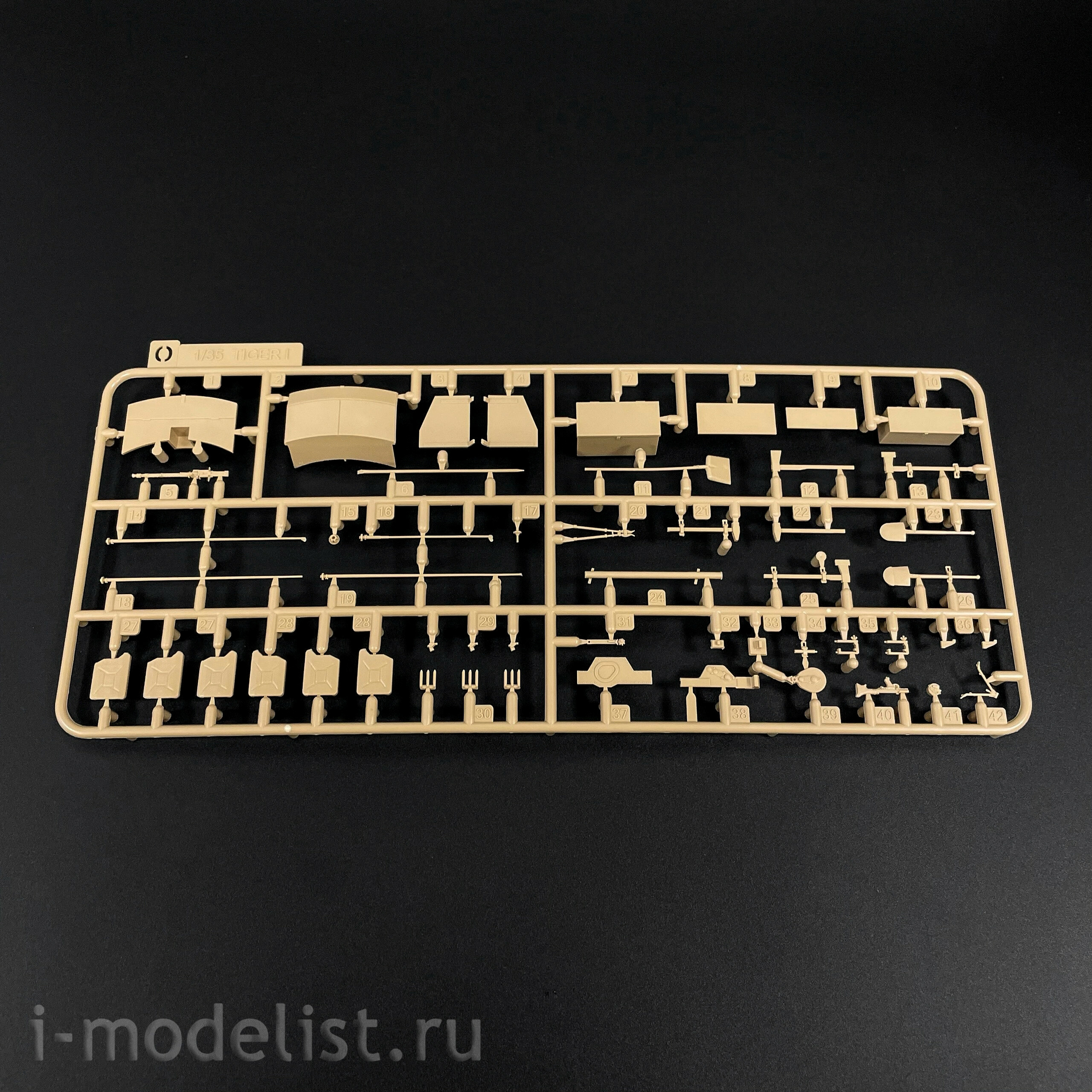 RM-5100 Rye Field Model 1/35 German Tank Pz. Kpfw. VI Ausf. E Tiger I mid. Production