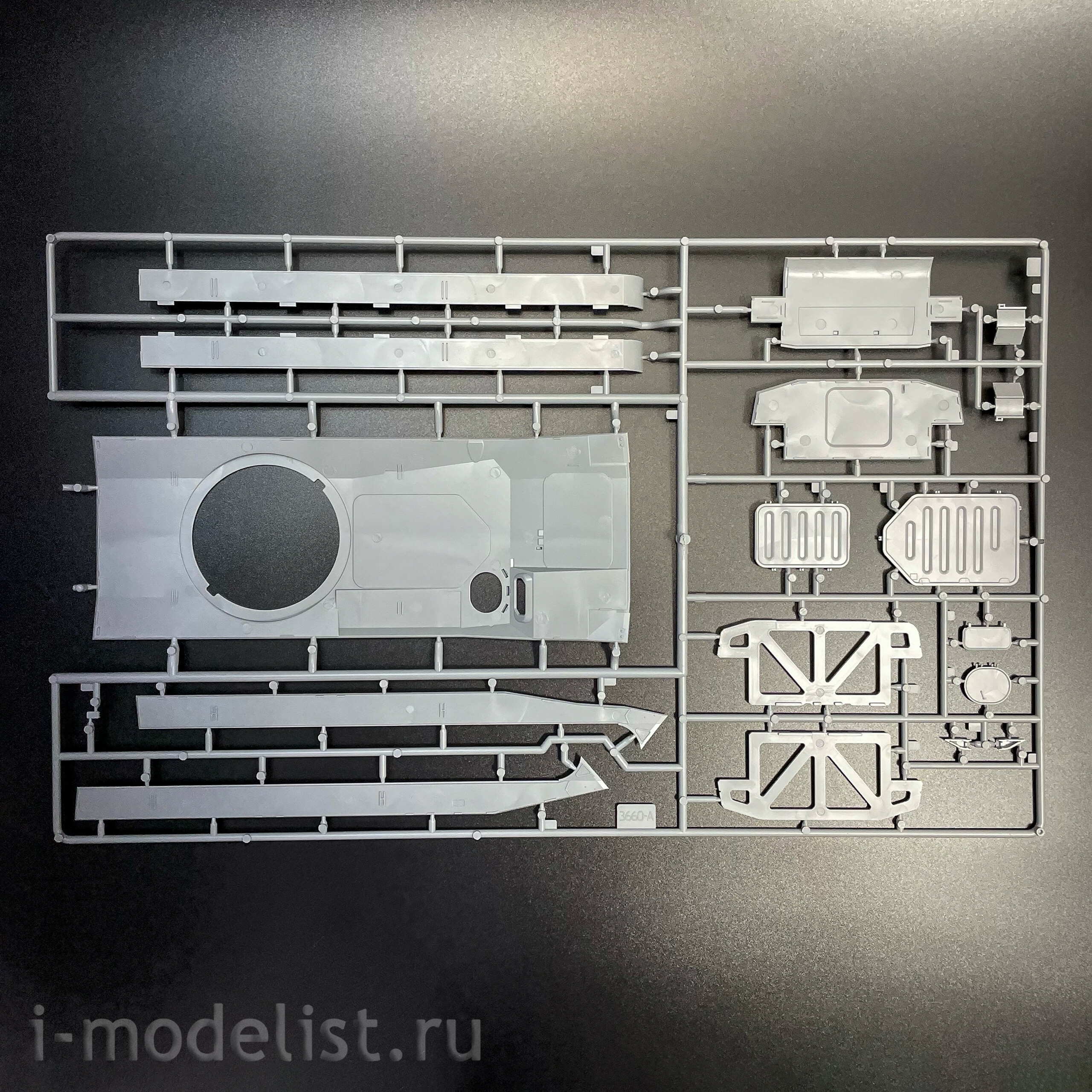 3660 ZVEZDA 1/35 Russian 122 mm self-propelled artillery 2S1 