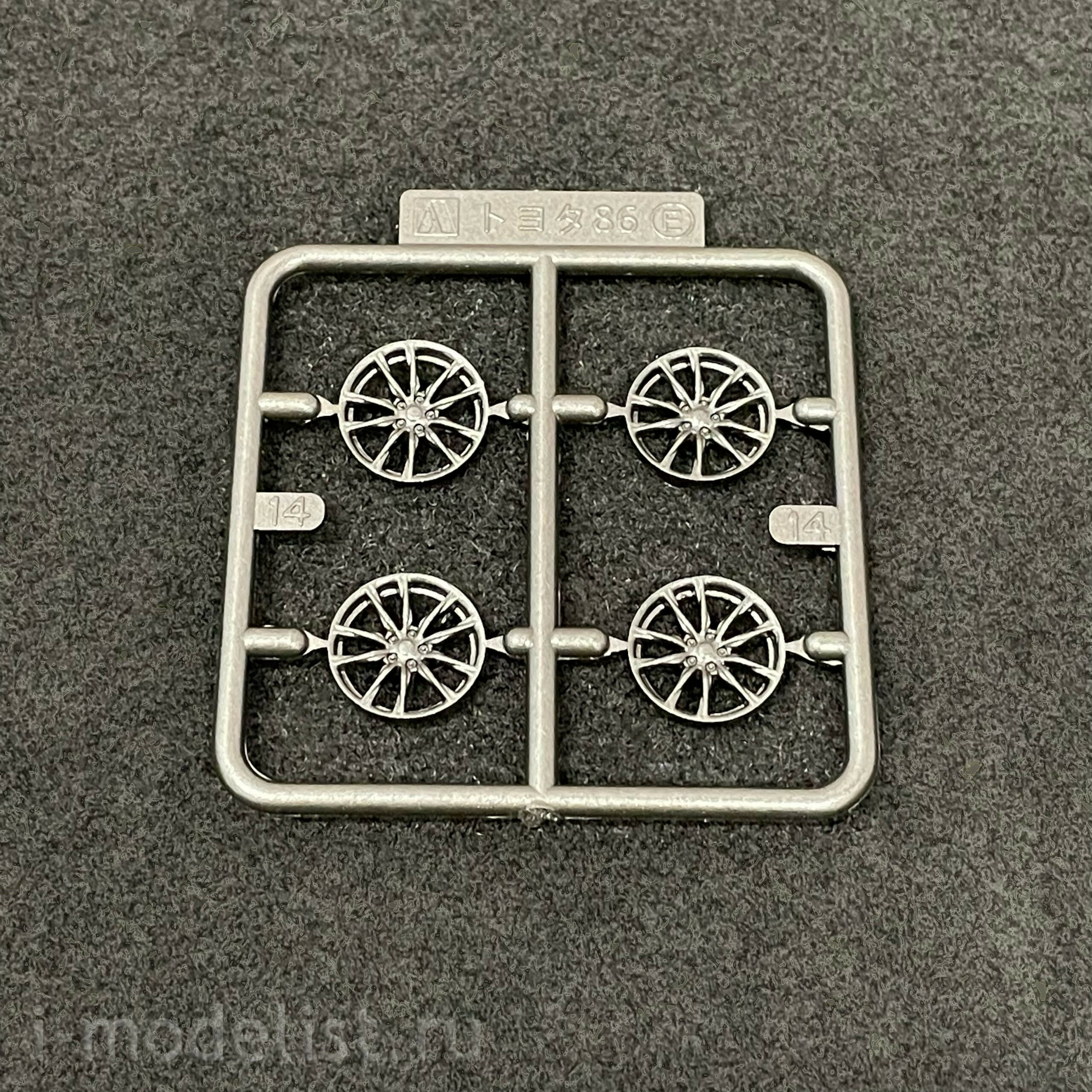 05418 Aoshima 1/32 Toyota 86 - Crystal White Pearl