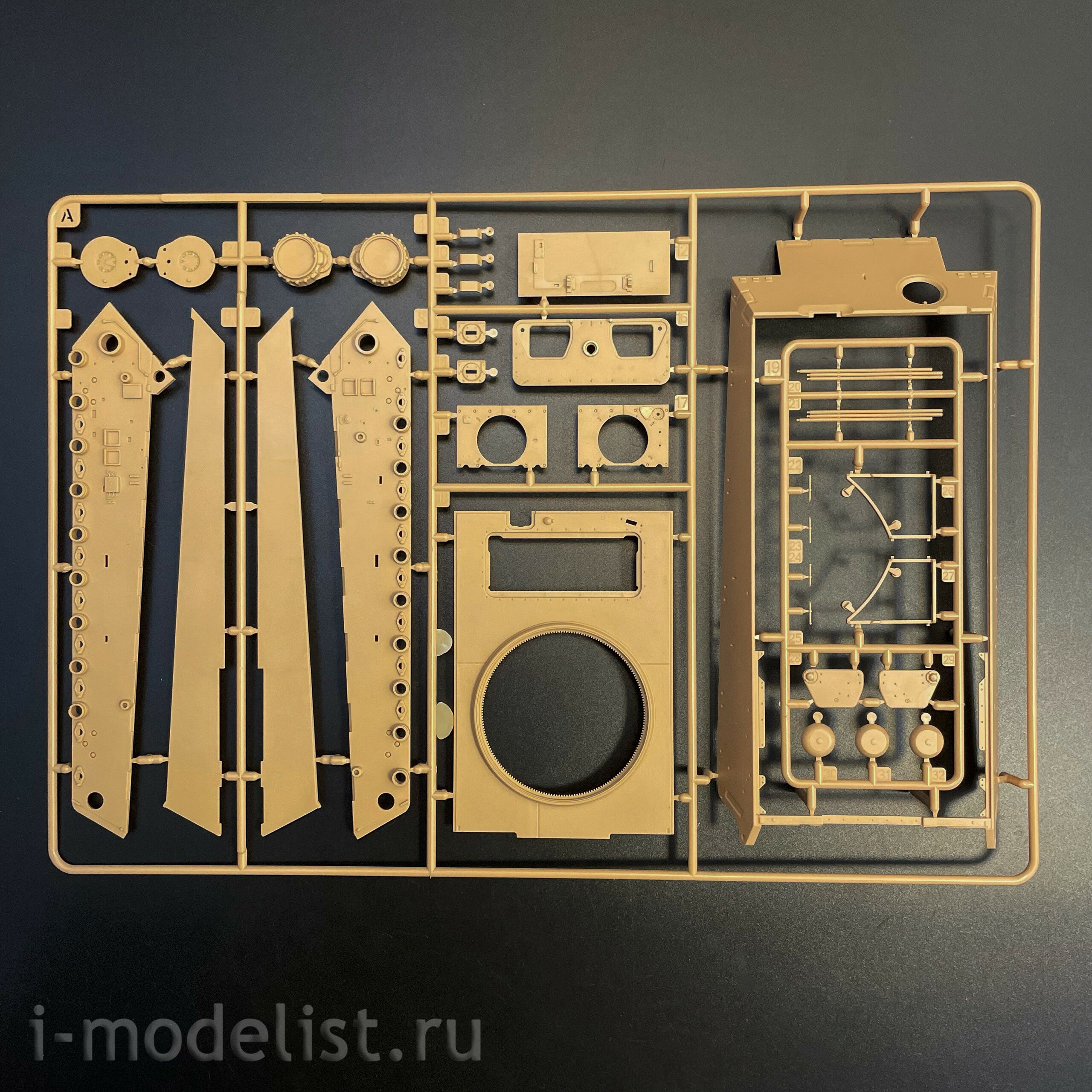 RM-5137 Rye Field Model 1/35 Notмецкий танк Sd.Kfz.182 Panzerkampfwagen VI Tiger Ausf.B “King Tiger” ARDENNES 1944 Башня Henschel