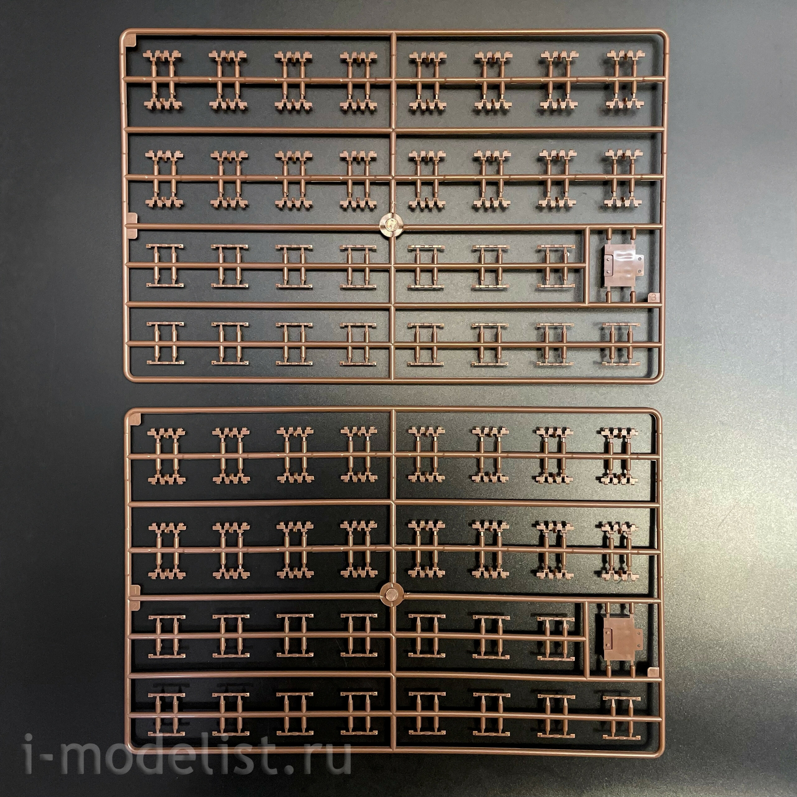 35A061 Amusing Hobby 1/35 Notмецкий танк Pz.Kpfw.VI Tiger(P) 