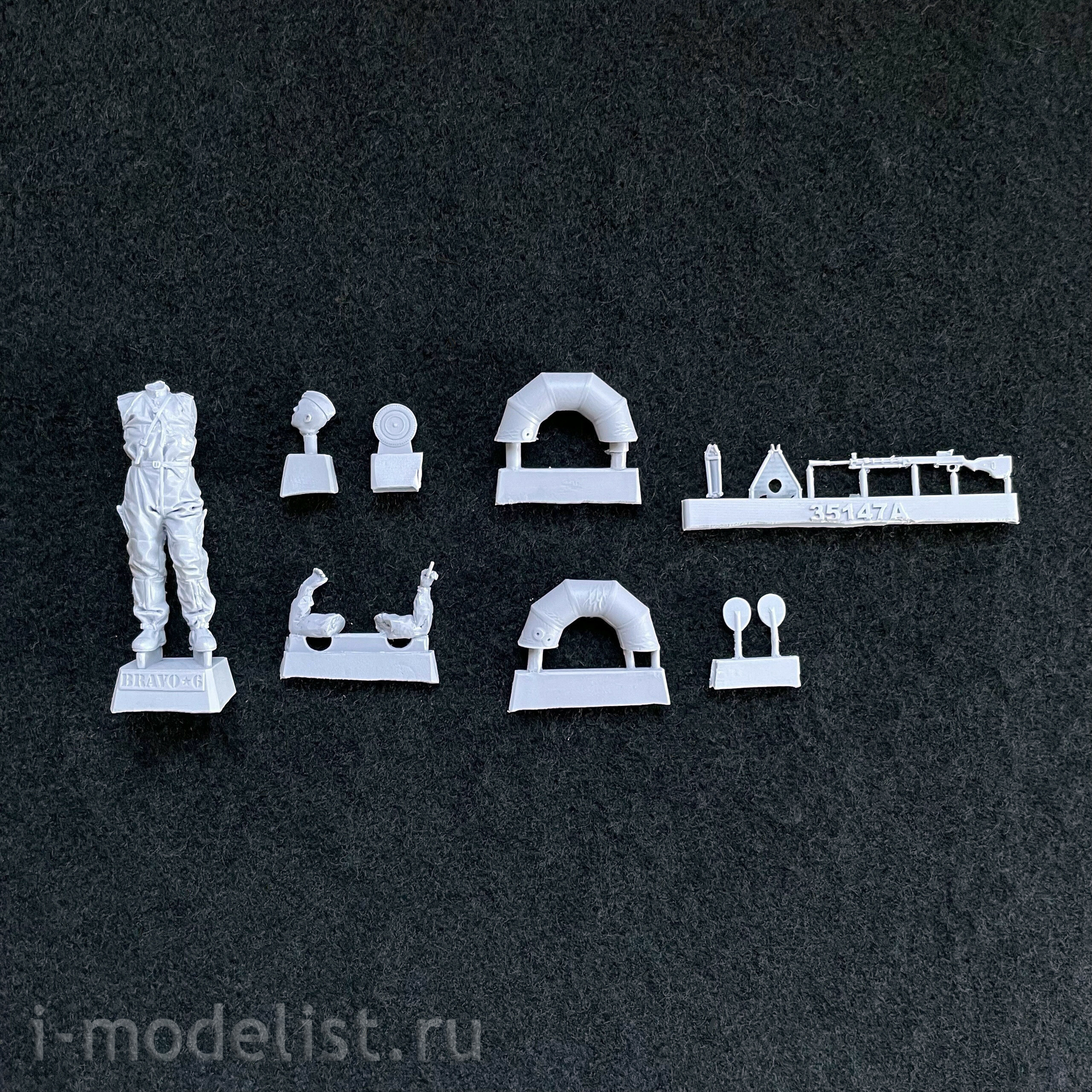 B6-35150 Bravo-6 1/35 Red Army Infantry in MPK (3 figures)