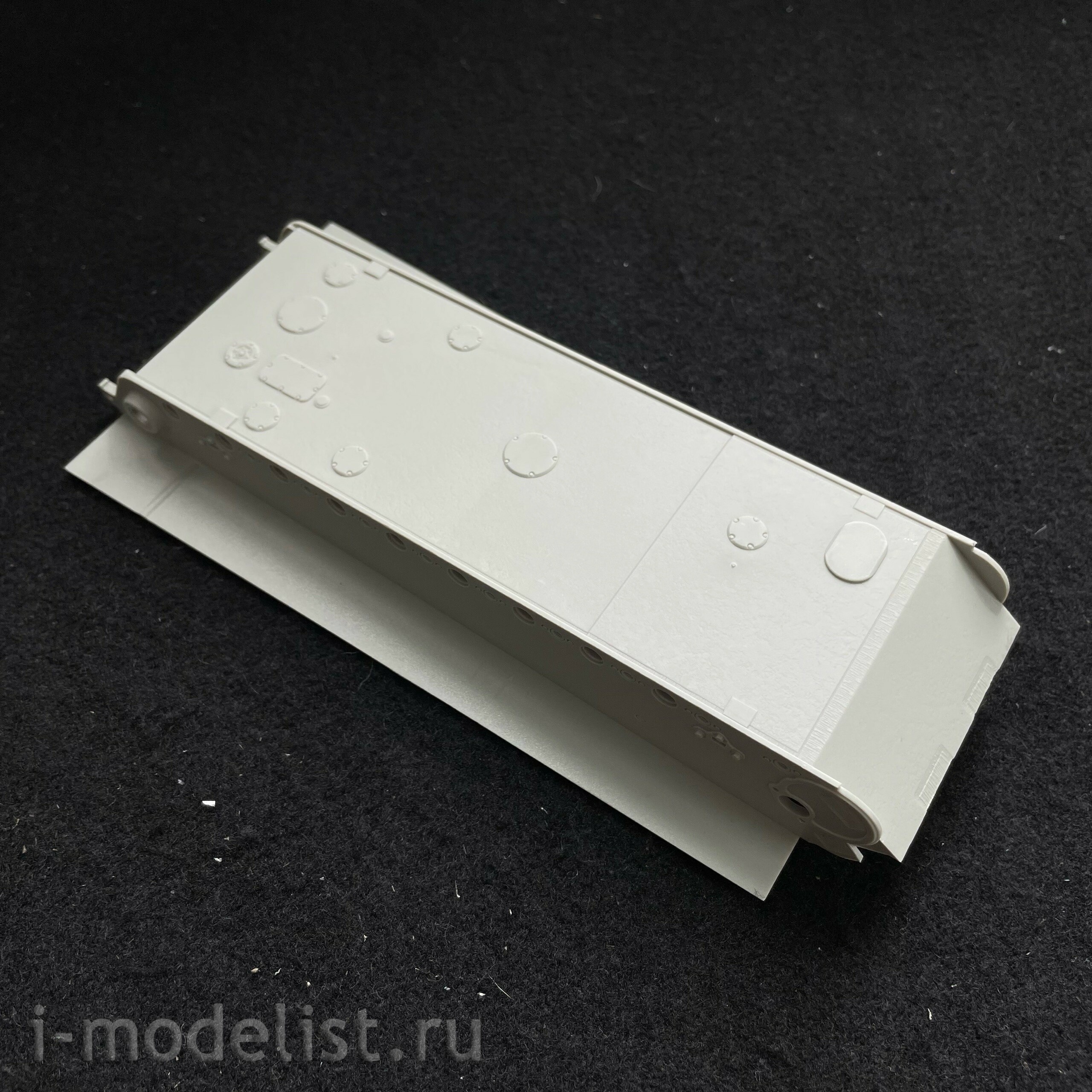 84559 Hobbyboss 1/35 Tank Pz.Kpfw VI Sd.Kfz.182 Tiger II (Henschel 105 mm)