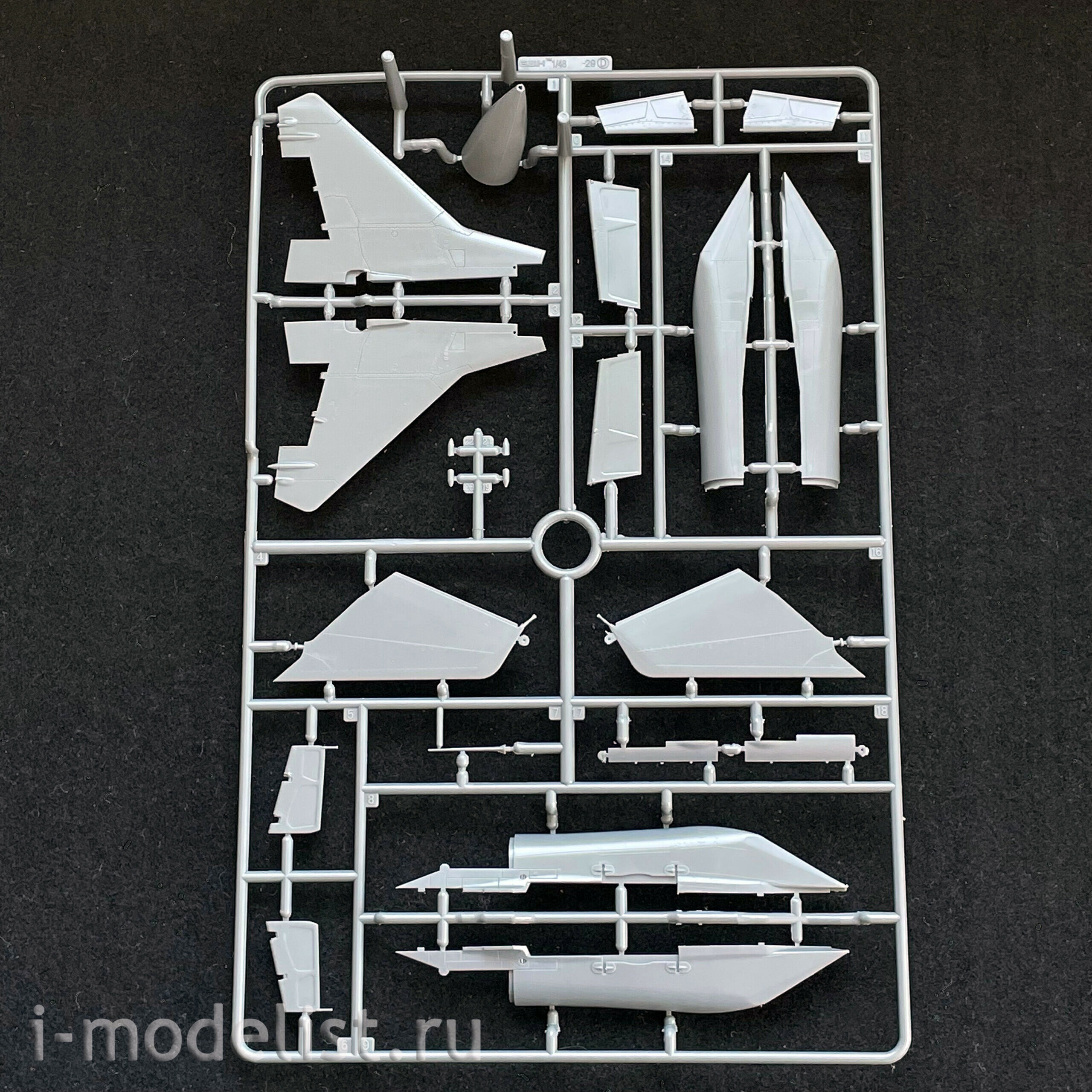 L4813 Great Wall Hobby 1/48 Soviet frontline fighter M-29 9-13 Fulcrum C