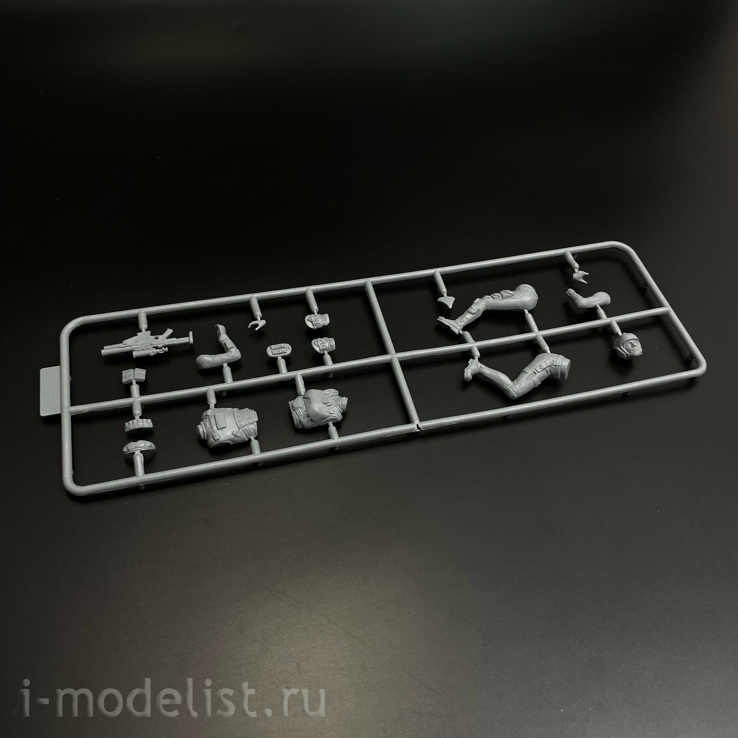 24055 MasterBox 1/24 Lori 