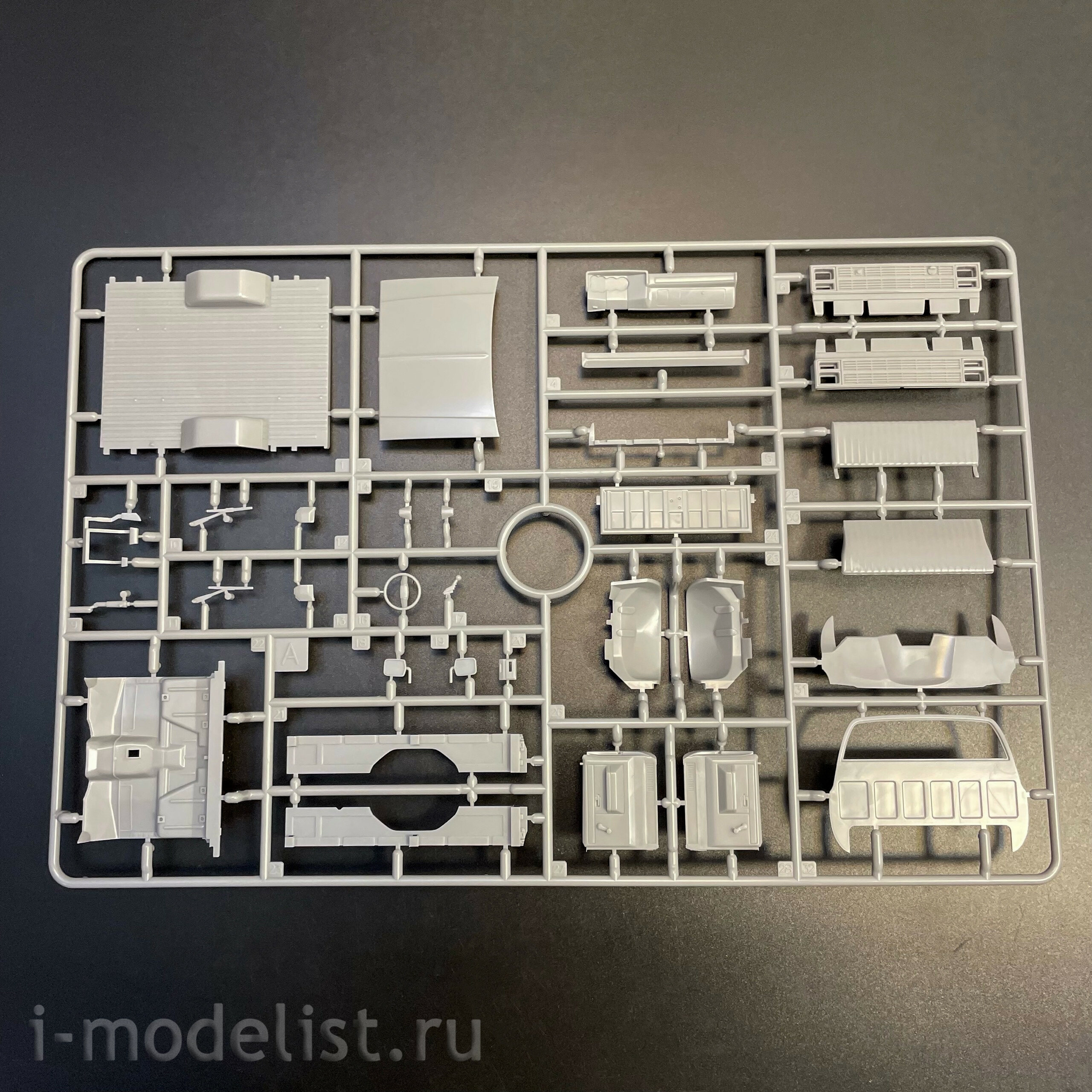 AK35031 AK Interactive 1/35 Грузовой автомобиль M1008 с брезентом / M1008 CARGO CARRIER with Tarp