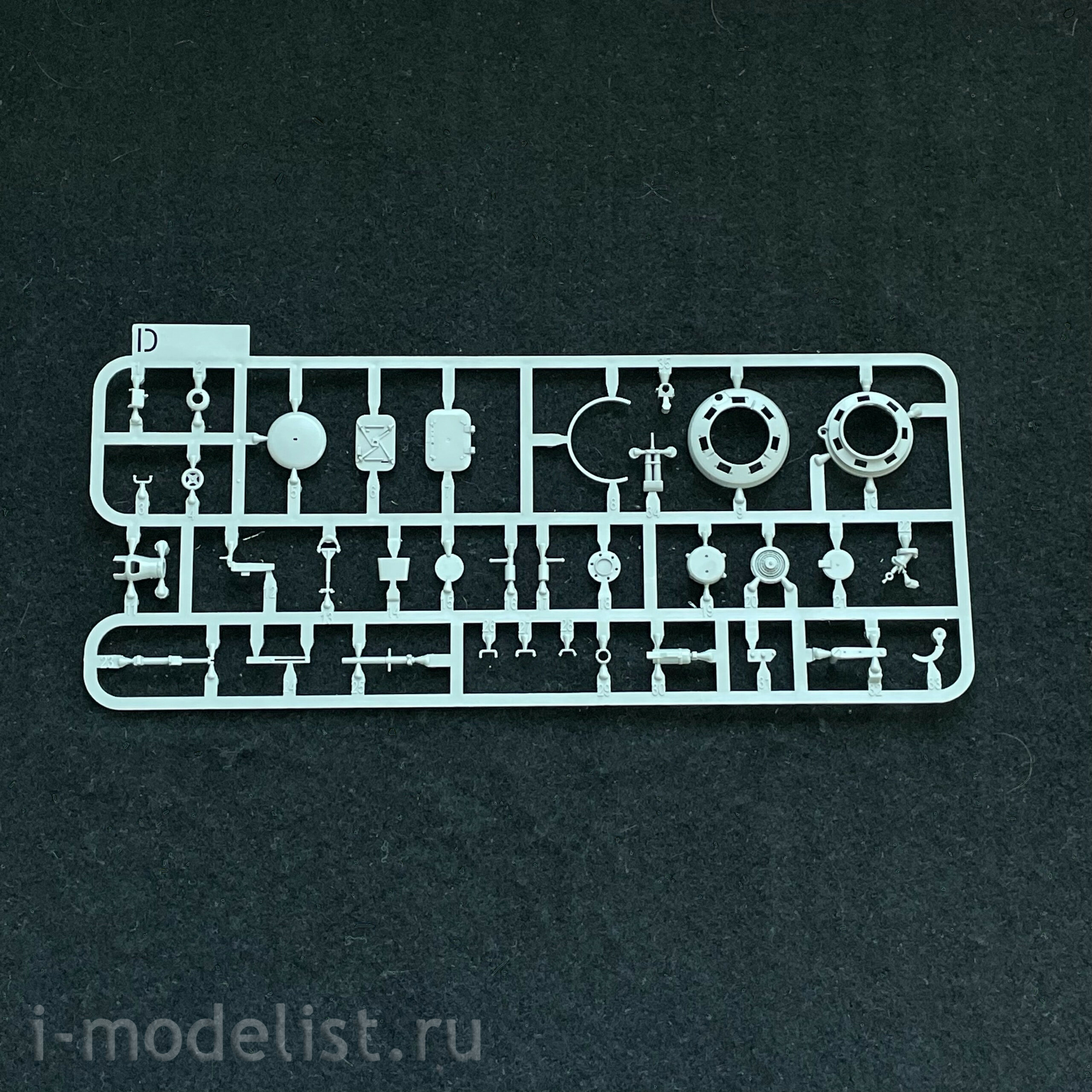 2096 Takom 1/35 WWII German heavy tank King Tiger initial production 4 in 1