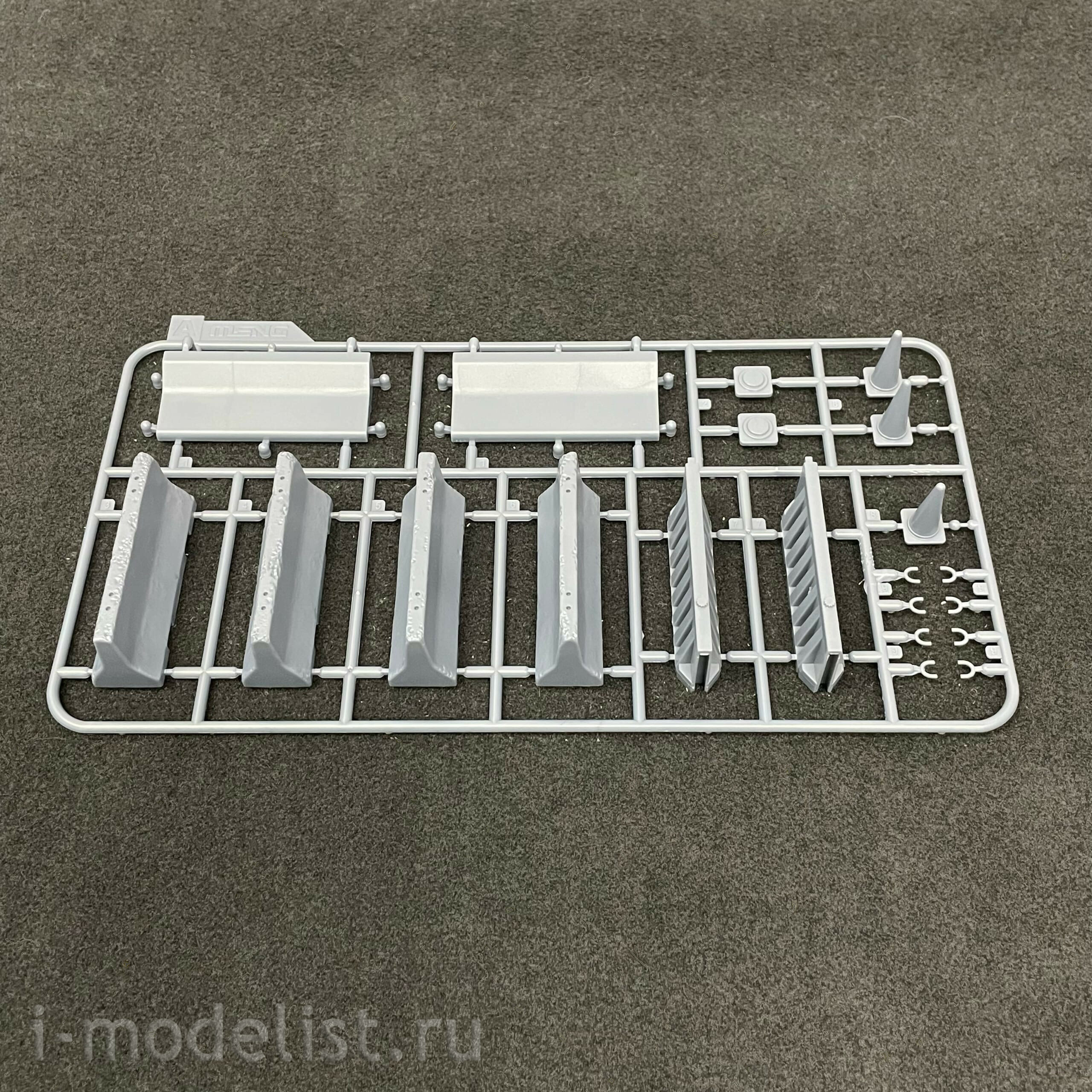 SPS-012 Meng 1/35 Concrete & Plastic Barrier Set