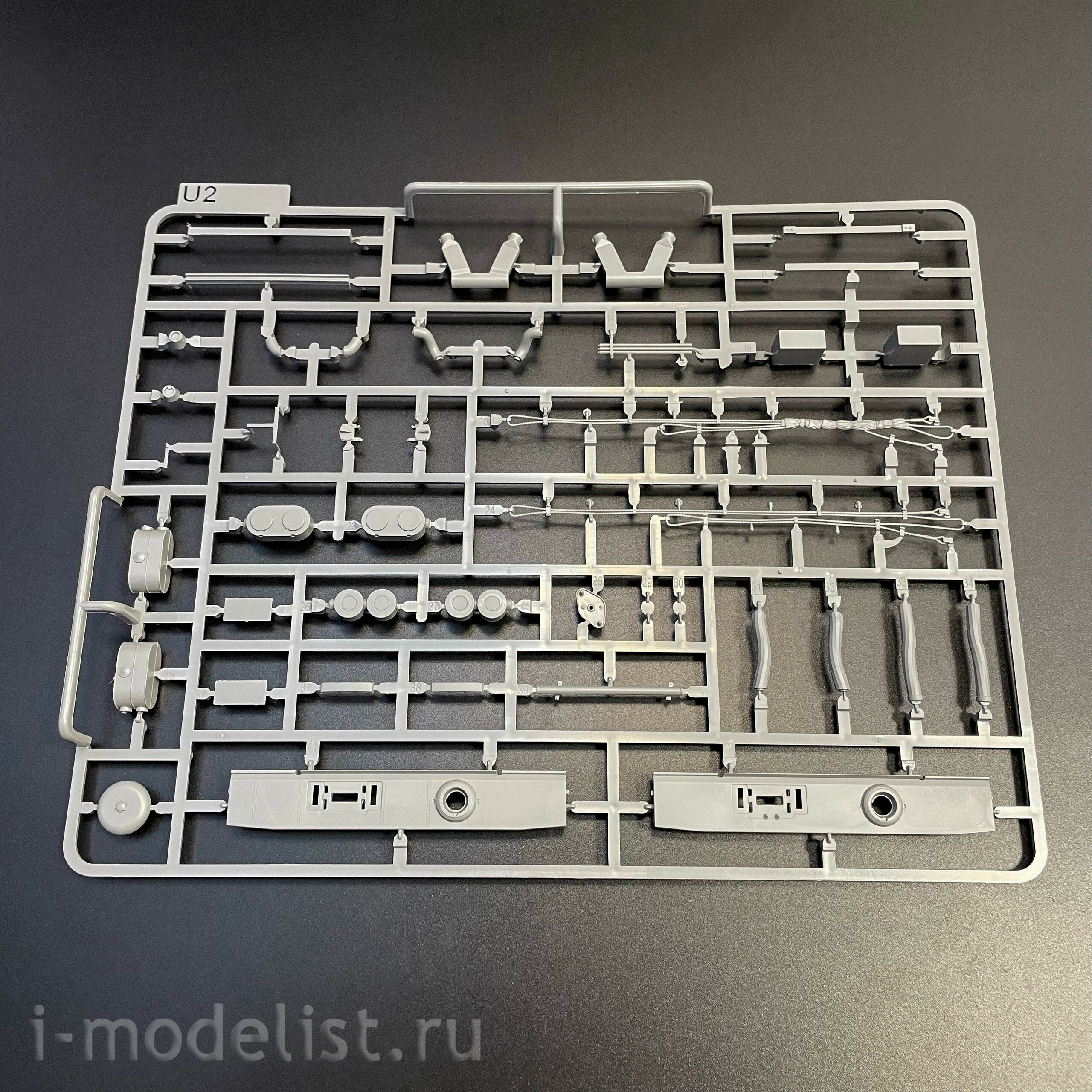 2195W Takom 1/35 Набор TIGER I² BOX - Sd.Kfz.181 Pz.Kpfw.VI Ausf.E Tiger I Command + Tiger I + фигура Михаэля Виттманна в 1/16
