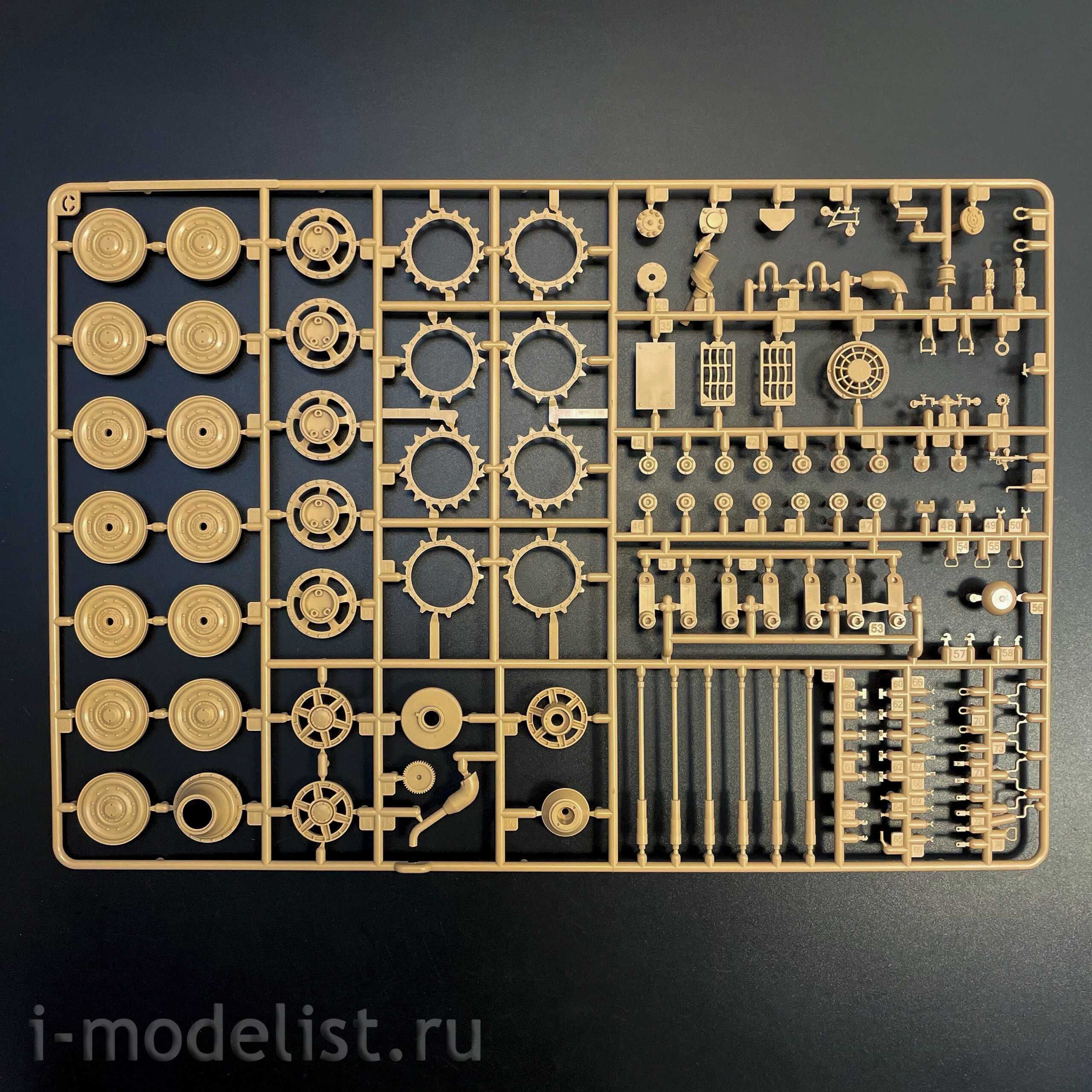 RM-5146 Rye Field Model 1/35 Notмецкий танк Pz.Kpfw.VI Ausf.B King Tiger с башней Henschel Sd.Kfz. 182 (с полным интерьером)