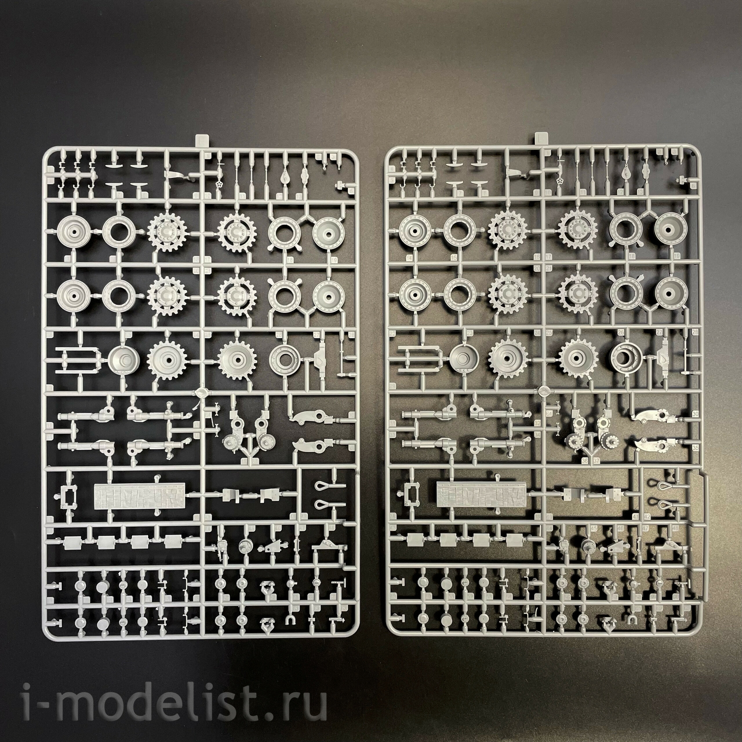 35A061 Amusing Hobby 1/35 Notмецкий танк Pz.Kpfw.VI Tiger(P) 