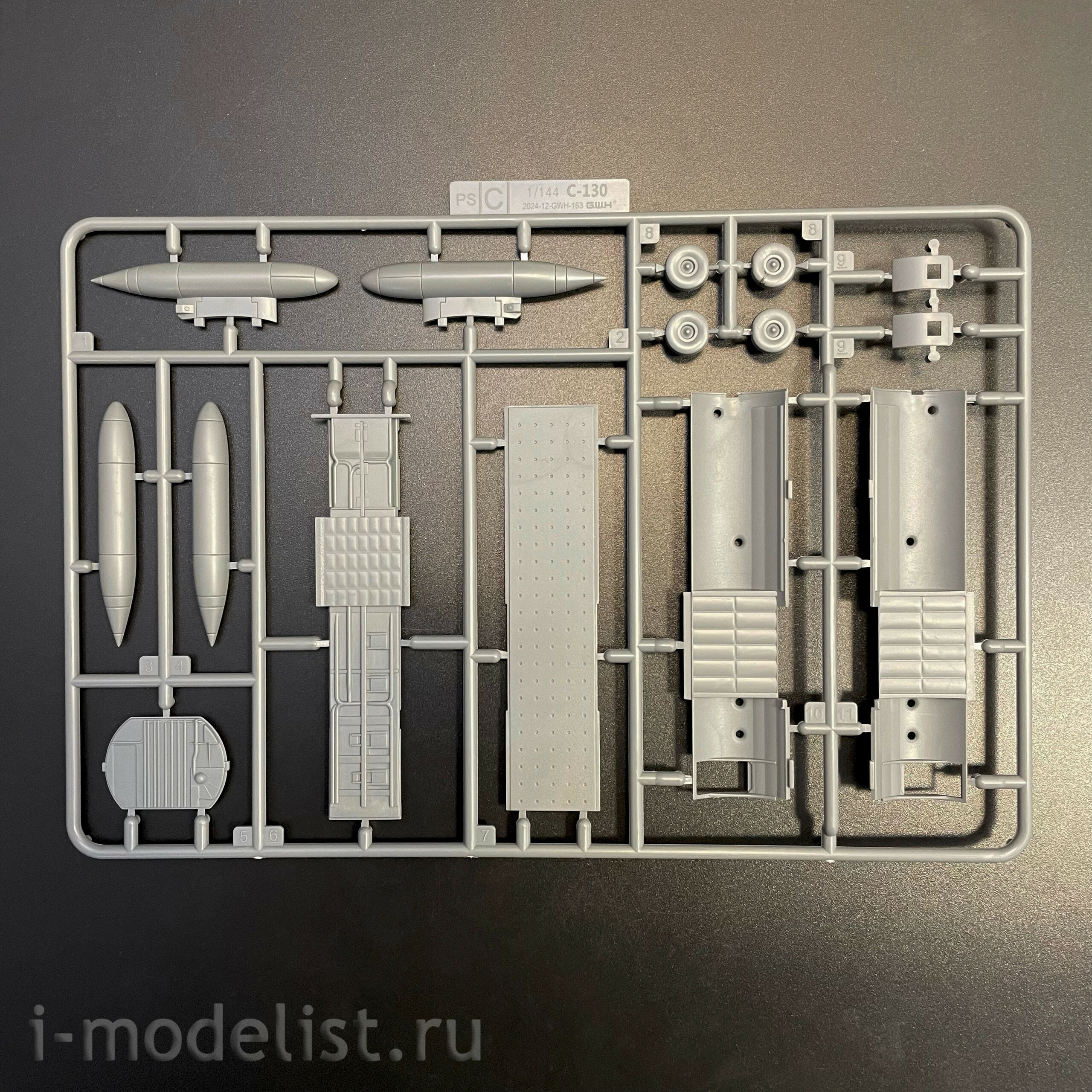 L1011 Great Wall Hobby 1/144 Американский военный самолёт Lockheed C-130 Hercules (2 в 1)