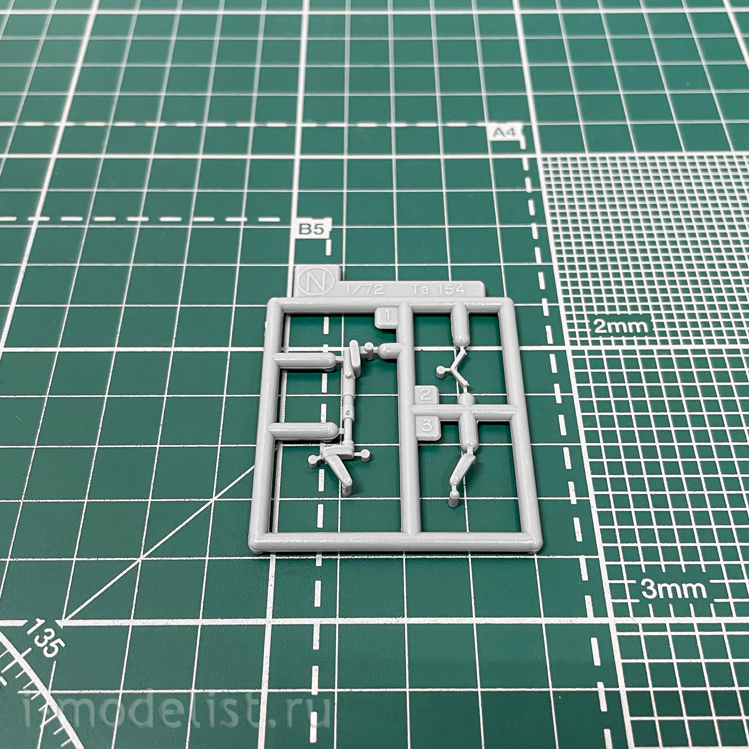 02193 Hasegawa 1/72 Aircraft Ta.154 A-1 and Fw-190A-8