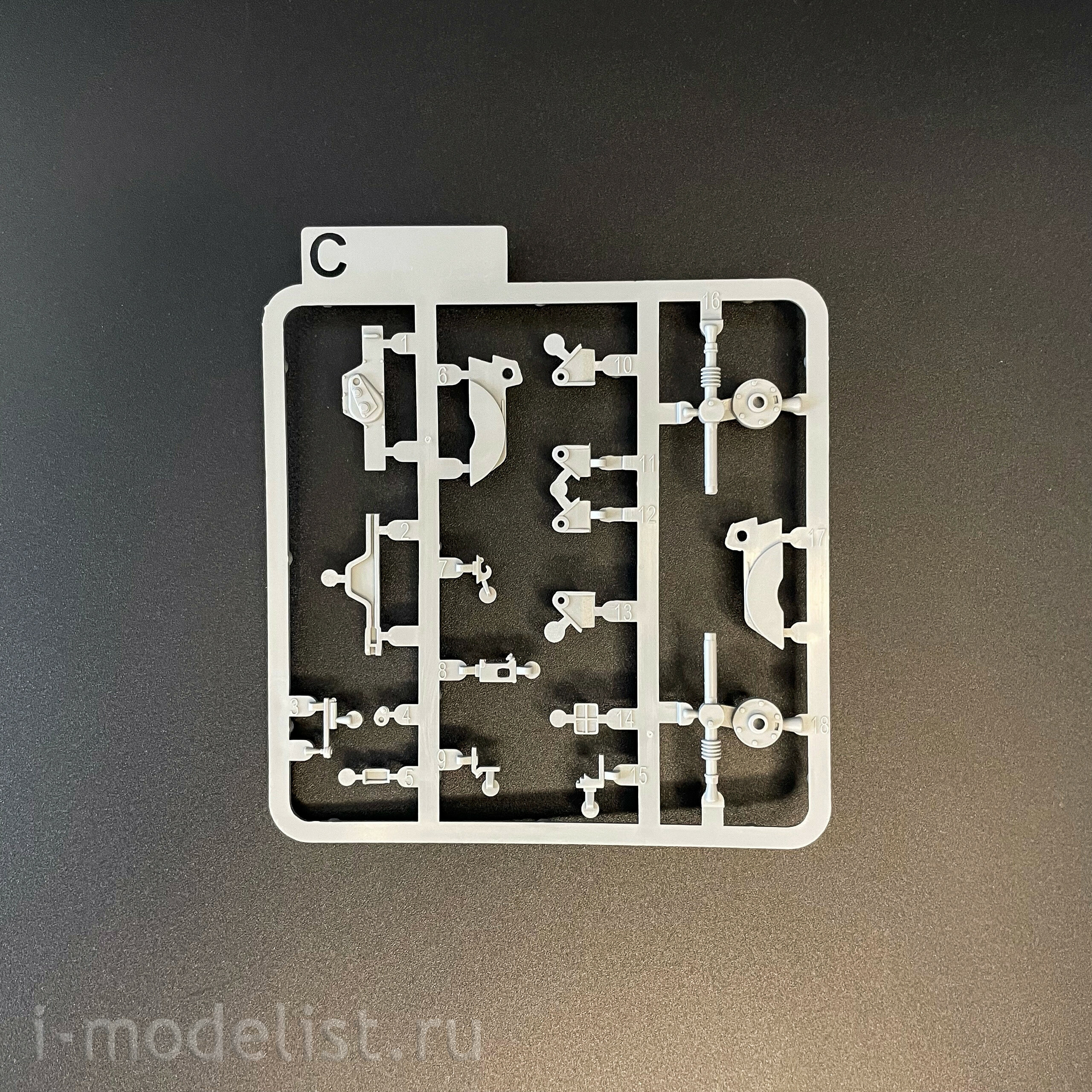 8017 Takom 1/35 Notмецкая САУ StuH 42 & StuG III Ausf. G (средний), 2 в 1