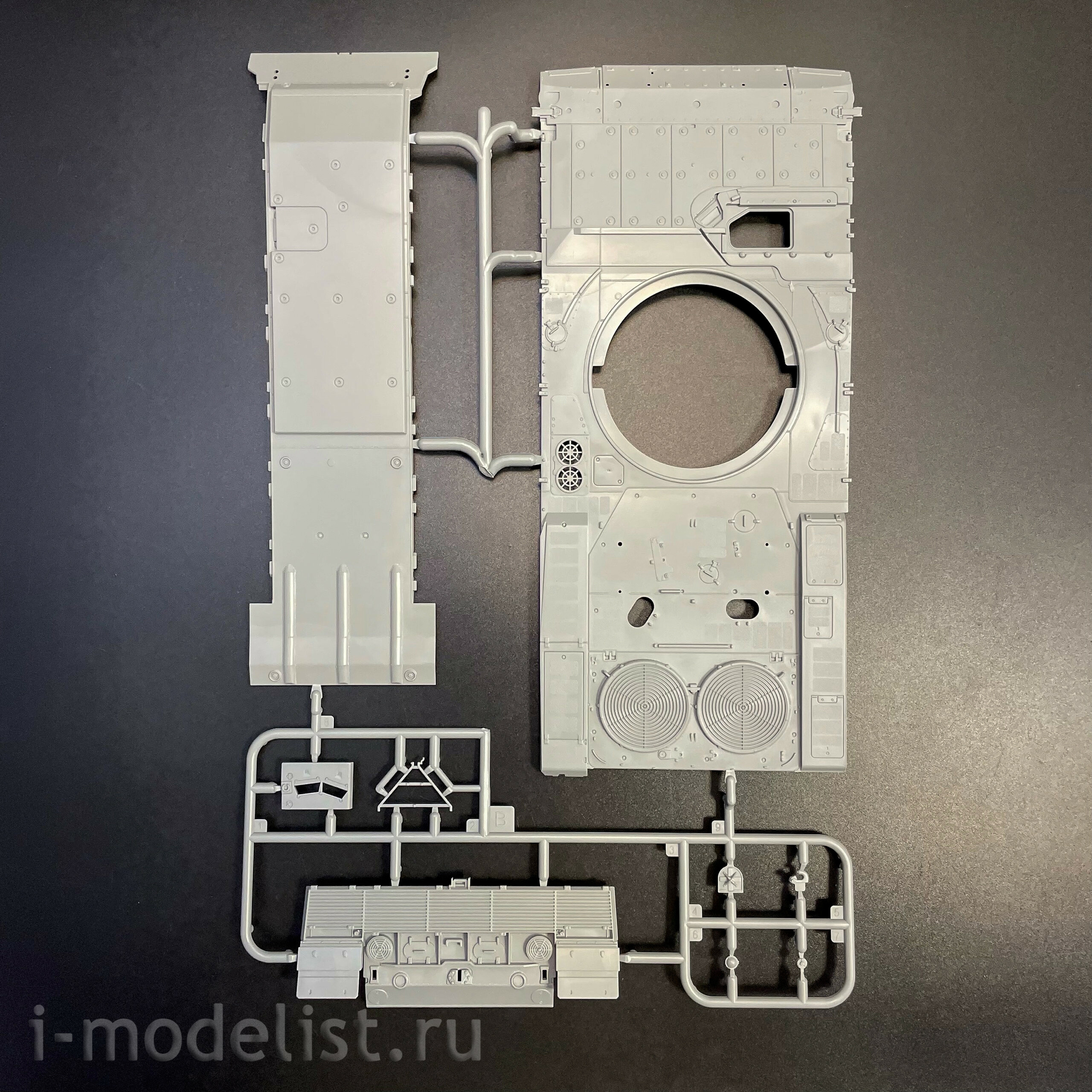 35A062 Amusing Hobby 1/35 Notмецкий танк Leopard 2 A-RC 3.0