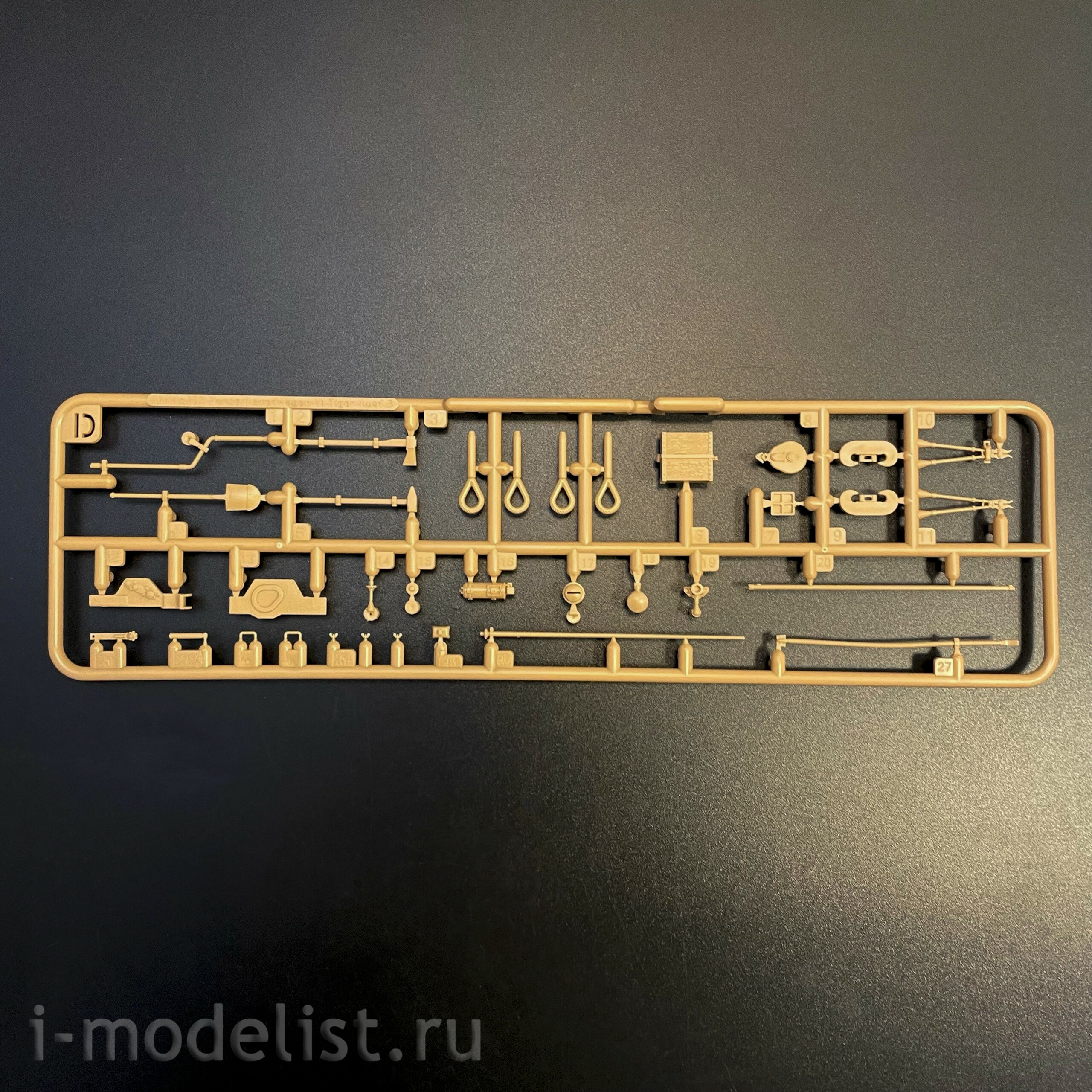 RM-5146 Rye Field Model 1/35 Notмецкий танк Pz.Kpfw.VI Ausf.B King Tiger с башней Henschel Sd.Kfz. 182 (с полным интерьером)