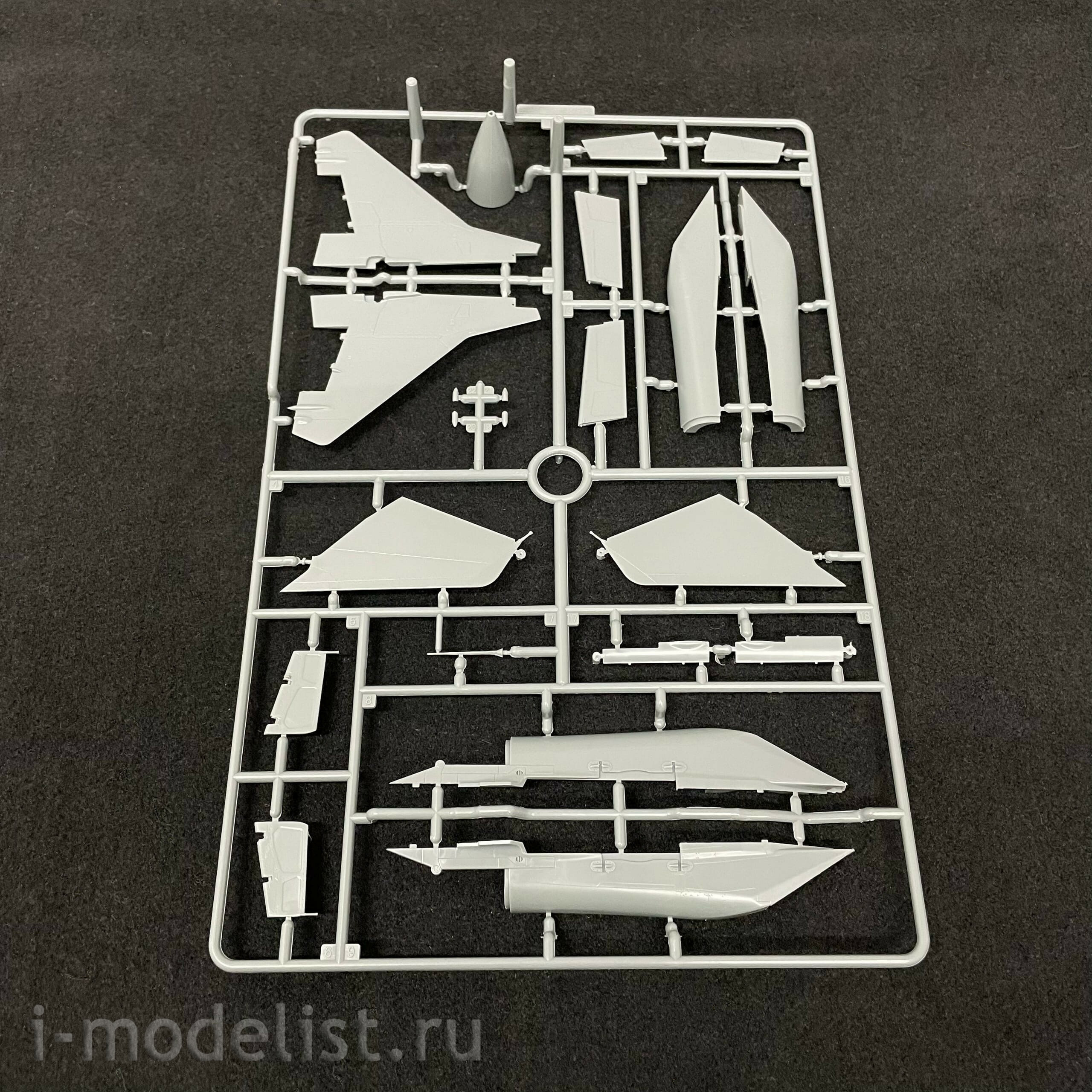 L4814 Great Wall Hobby 1/48 Soviet frontline fighter M-29 