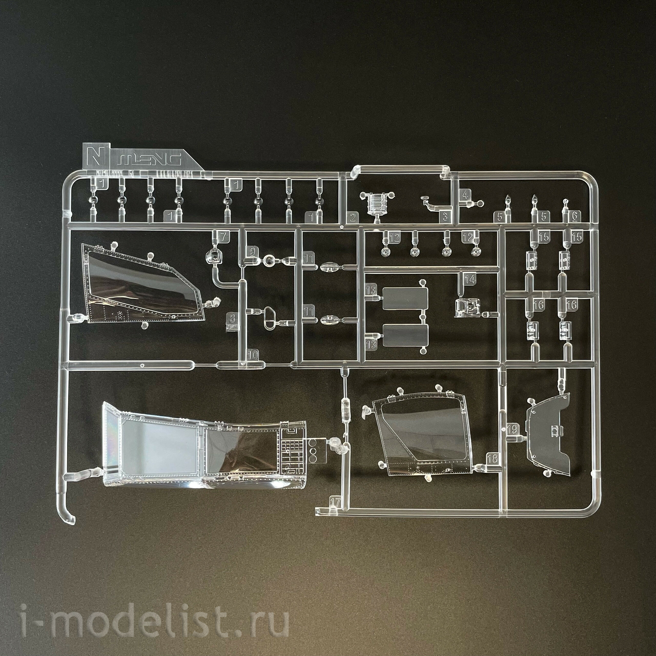 QS-005s Meng 1/35 Ударный вертолёт AH-64D SARAF (военно-воздушные силы Израиля), специальная версия с фигурками из смолы