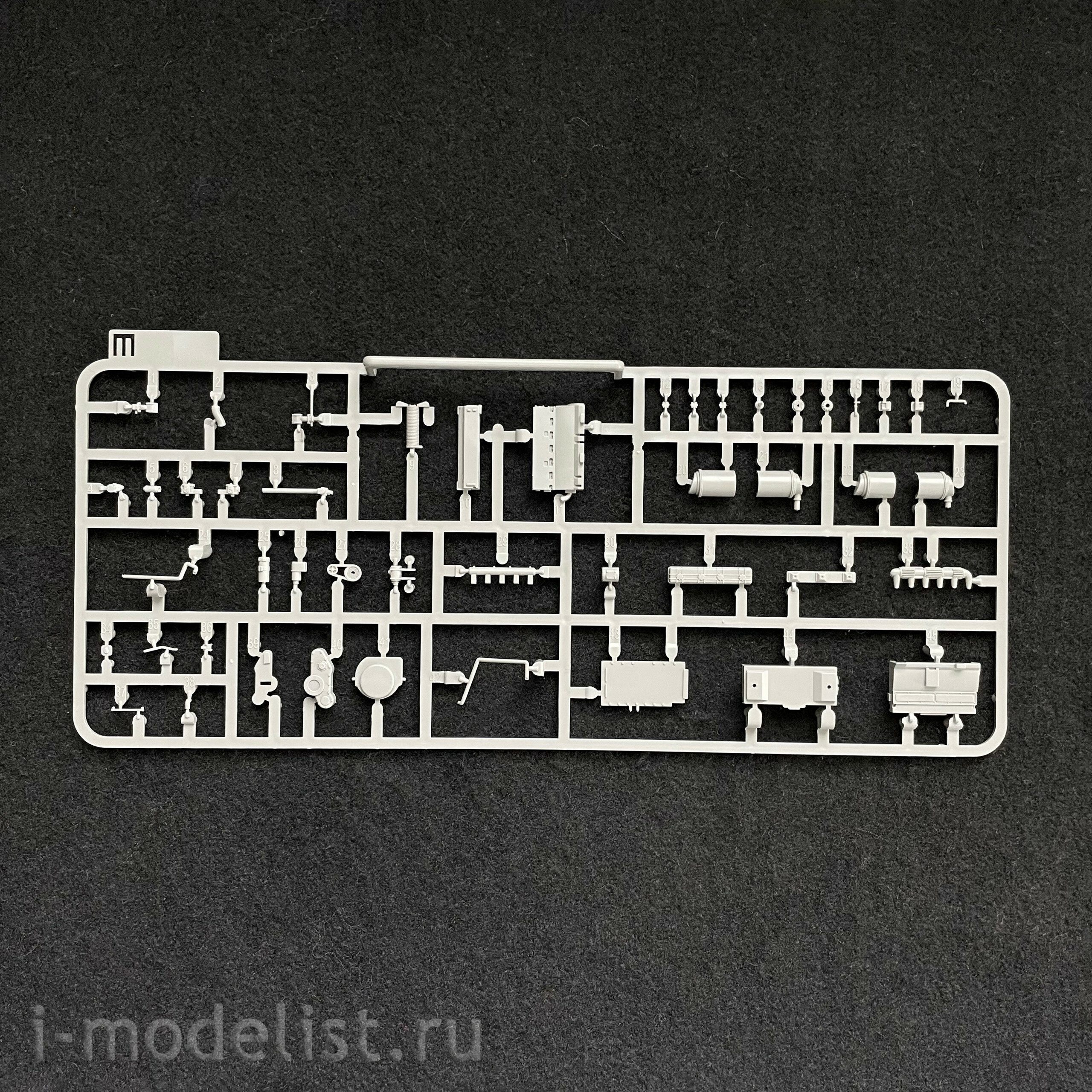 2171 Takom 1/35 German self-propelled gun Jagdpanzer 38(t) Hetzer (intermediate) with full interior