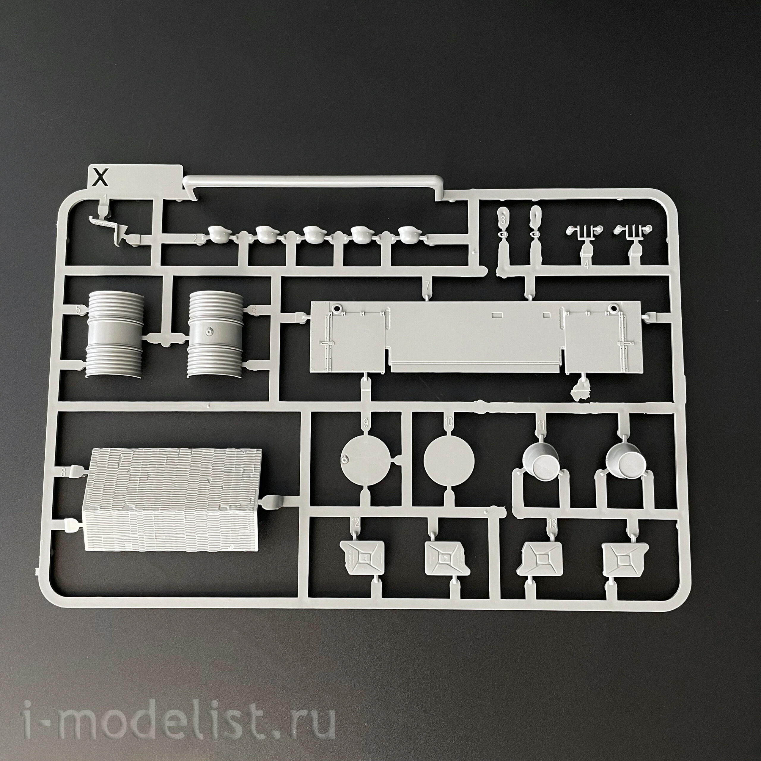 2198 Takom 1/35 German Heavy Tank Sd.Kfz. 181 Pz.Kpfw.VI Ausf.E Tiger I (medium) with Zimmerit