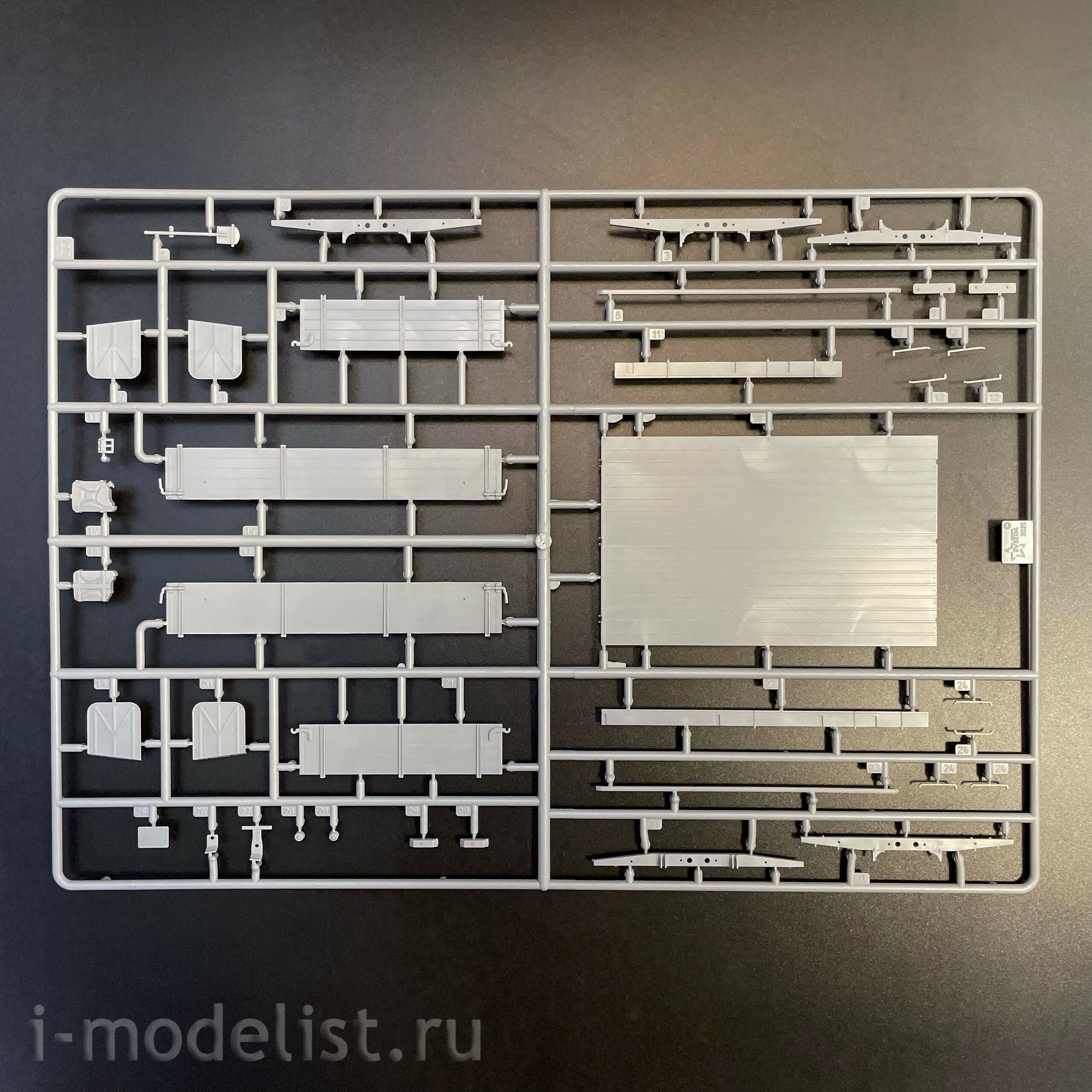 3712 Zvezda 1/35 Pre-order  Грузовой автомобиль ЗИЛ-130