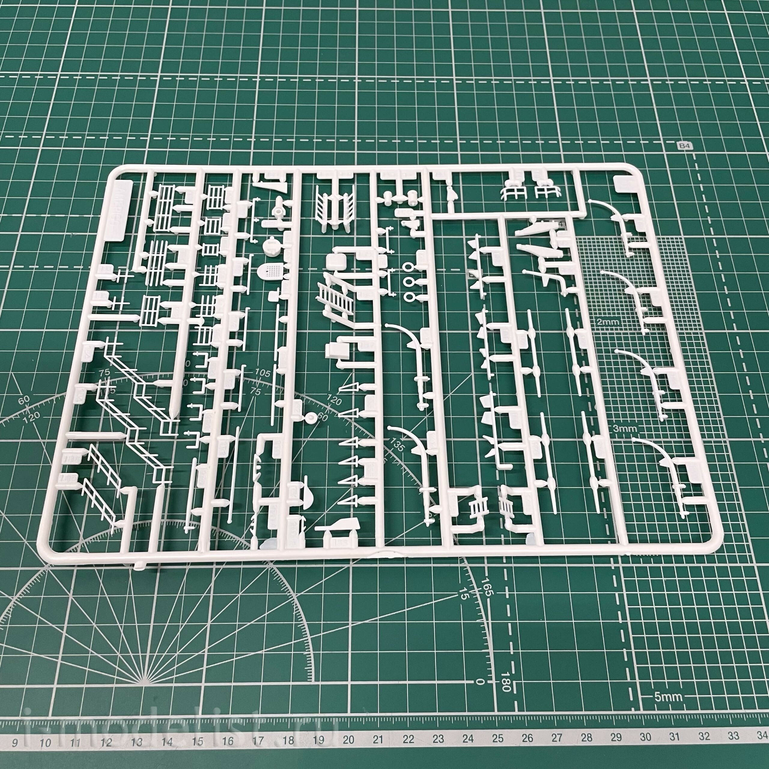 115060 Modeler 1/150 Ship 