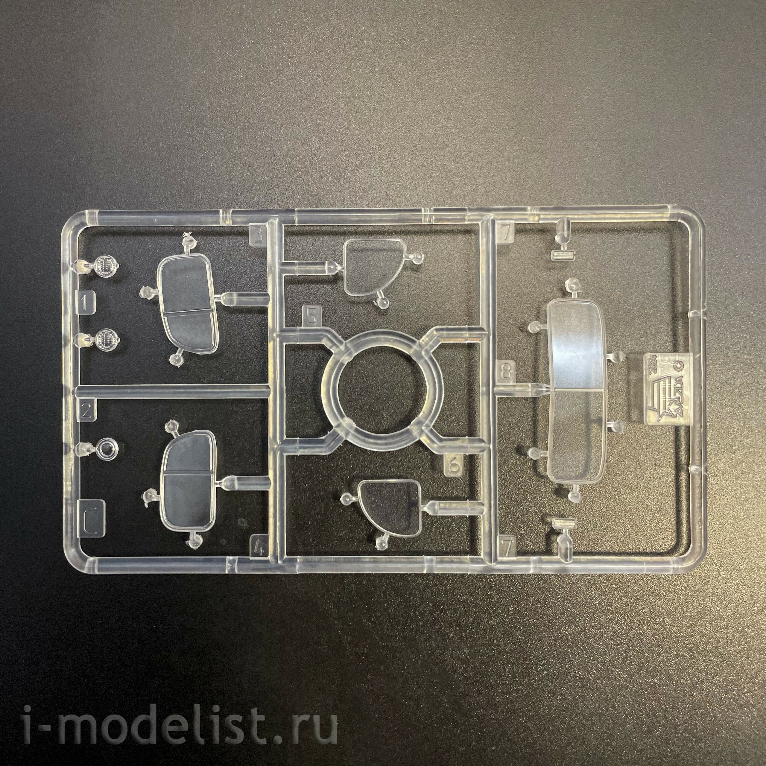 3711 Zvezda 1/35 Американский армейский медицинский автомобиль Dodge WC-54