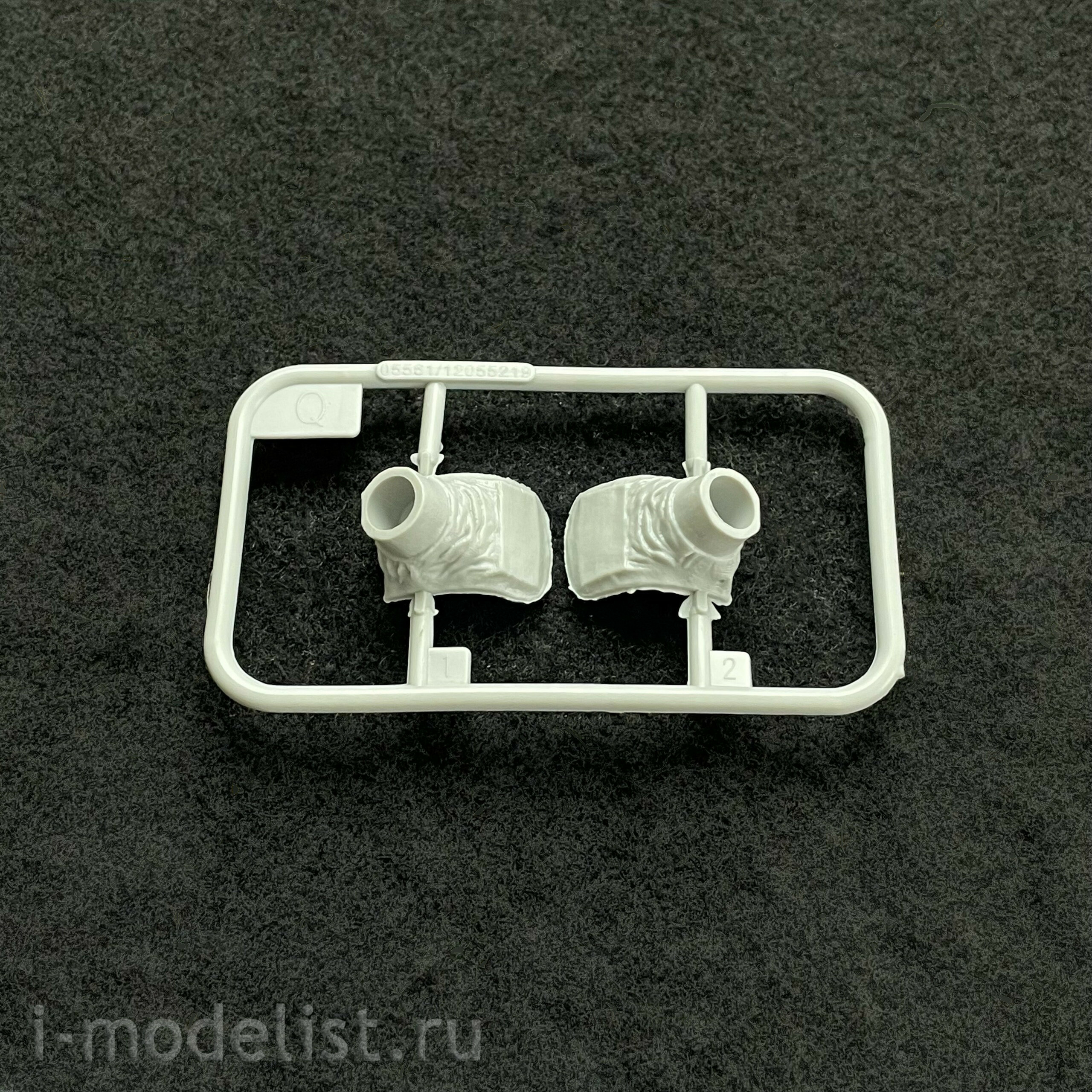 05598 Trumpeter 1/35 Russian T-72B tank (licensed by UVZ)