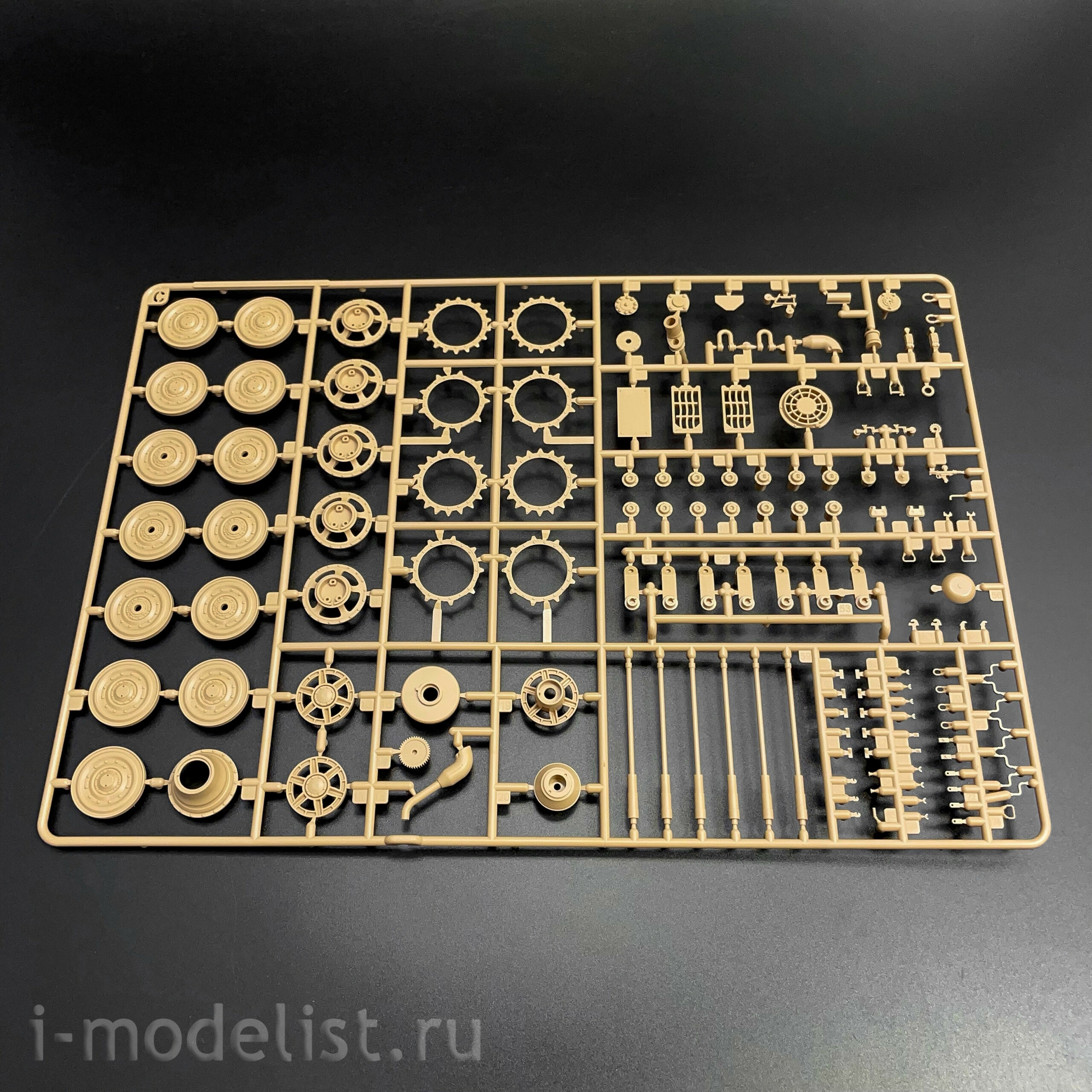 RM-5126 Rye Field Model 1/35 Notмецкий тяжелый танк Sd.Kfz.182 Tiger Ausf.B King Tiger (турель Henschel), продвинутая версия