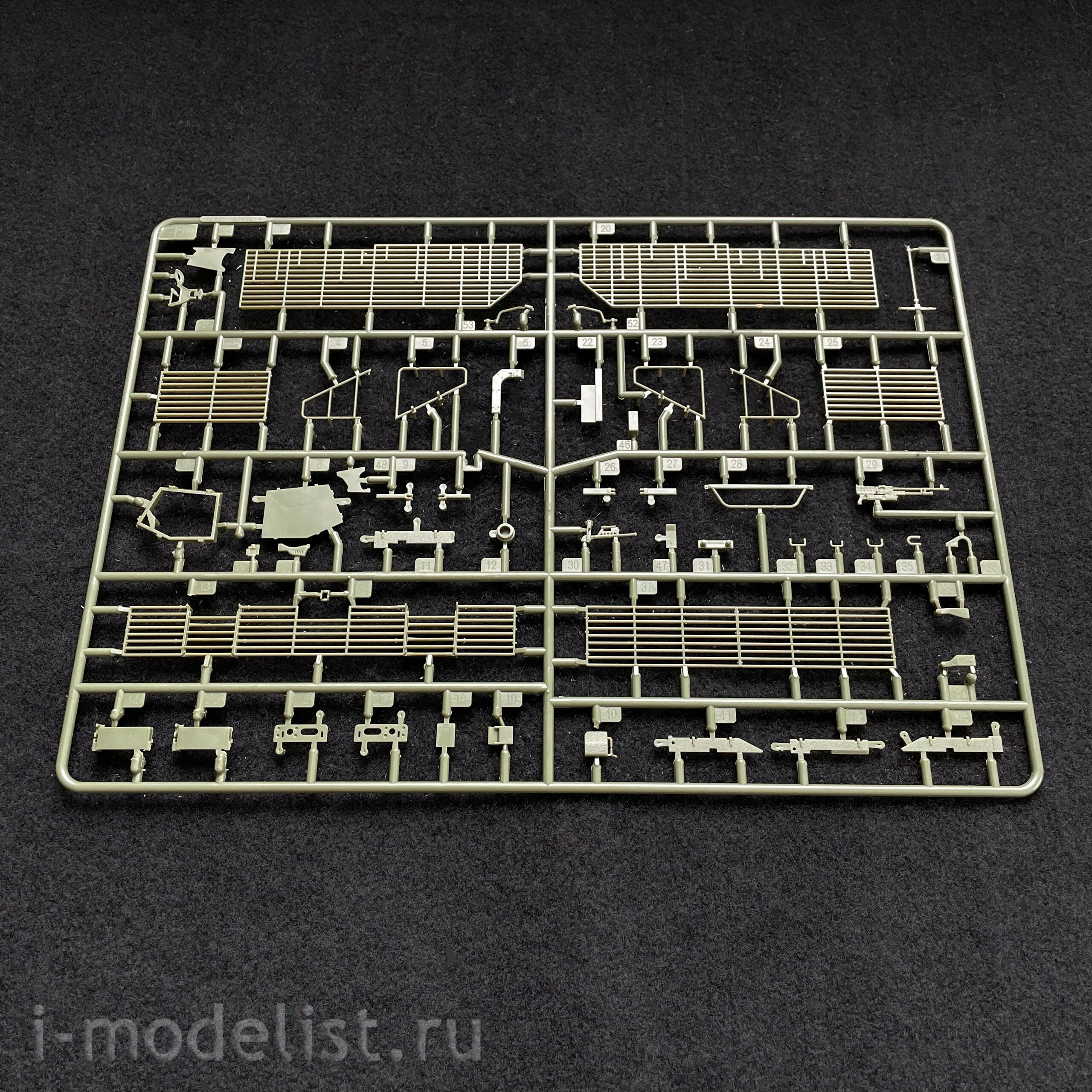 83867 HobbyBoss 1/35 Leopard 2A4M CAN