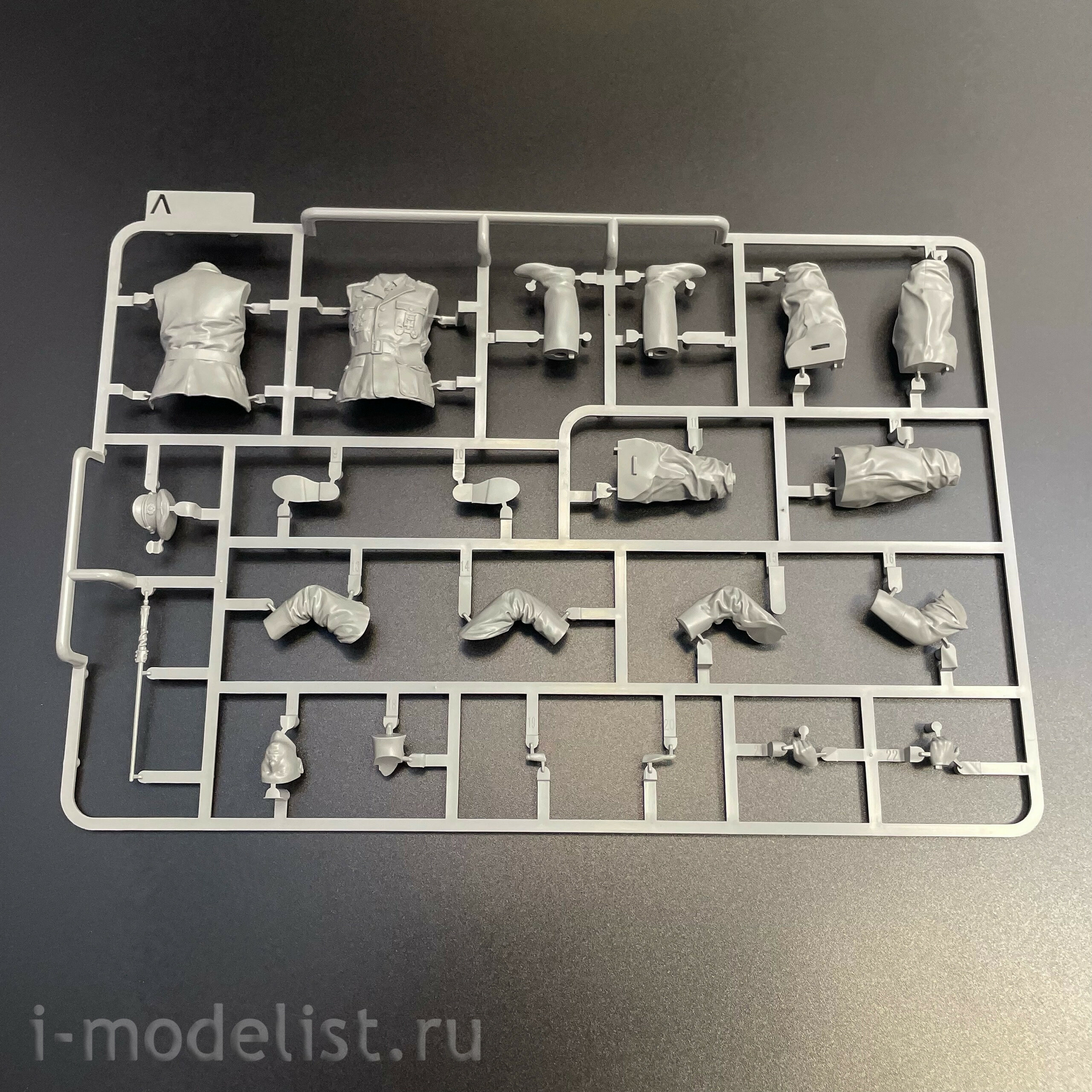 2194W Takom 1/35 Набор из трёх моделей Sd.Kfz 250/1 + Sd.Kfz 250/3 «Greif» + фигурка Erwin Rommel в 1/16	