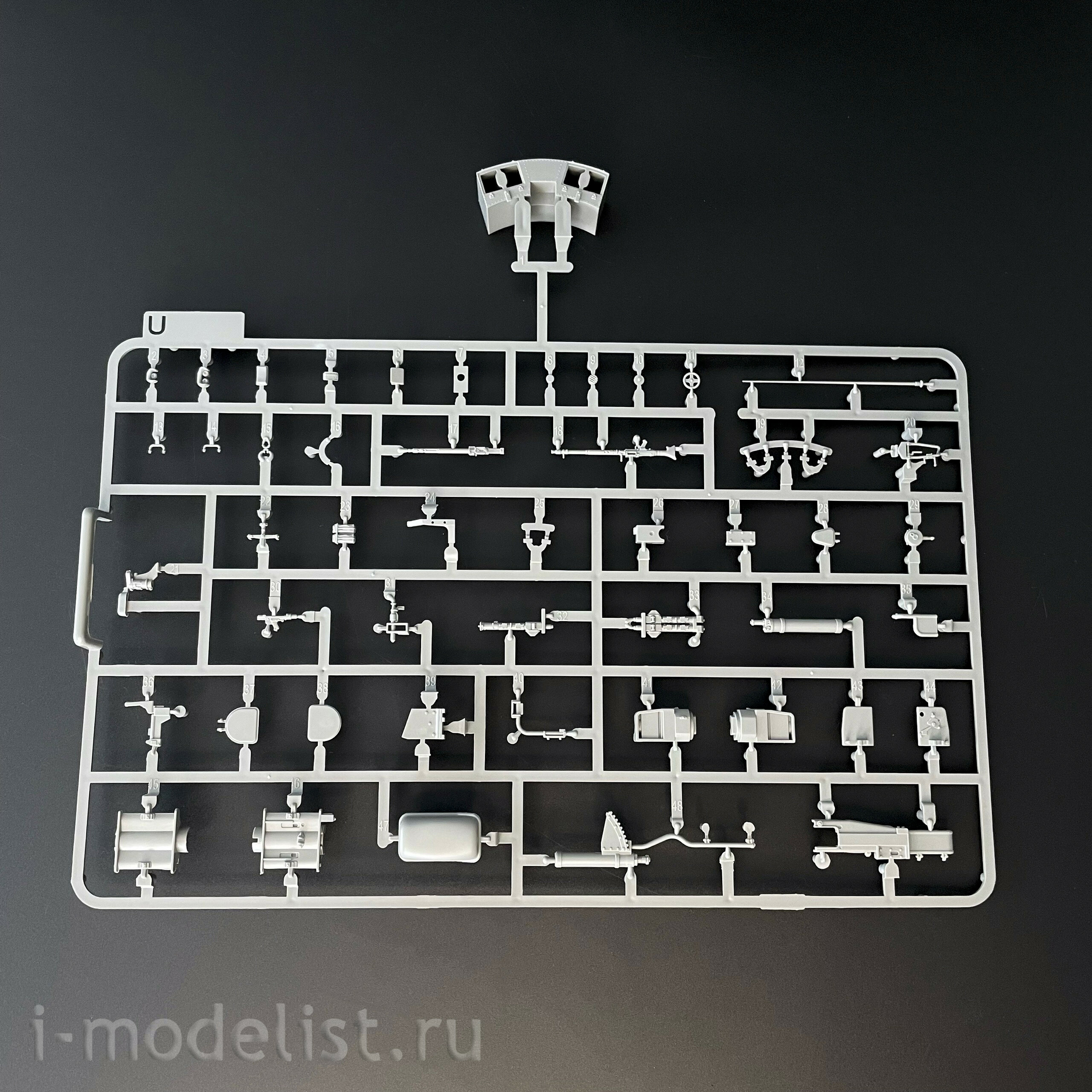 2198 Takom 1/35 German Heavy Tank Sd.Kfz. 181 Pz.Kpfw.VI Ausf.E Tiger I (medium) with Zimmerit