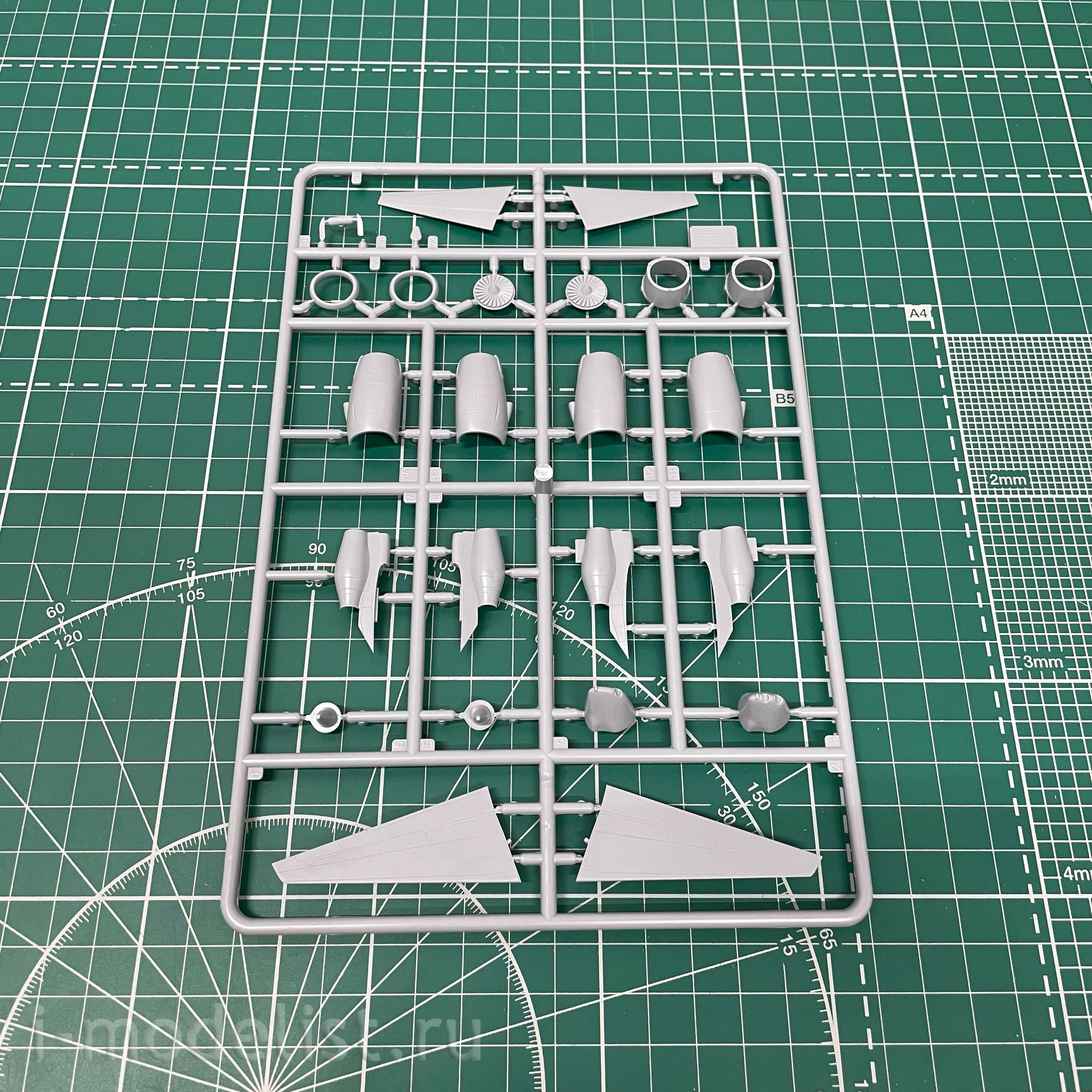 7019 Zvezda 1/144 Passenger airliner Boeing 737-800