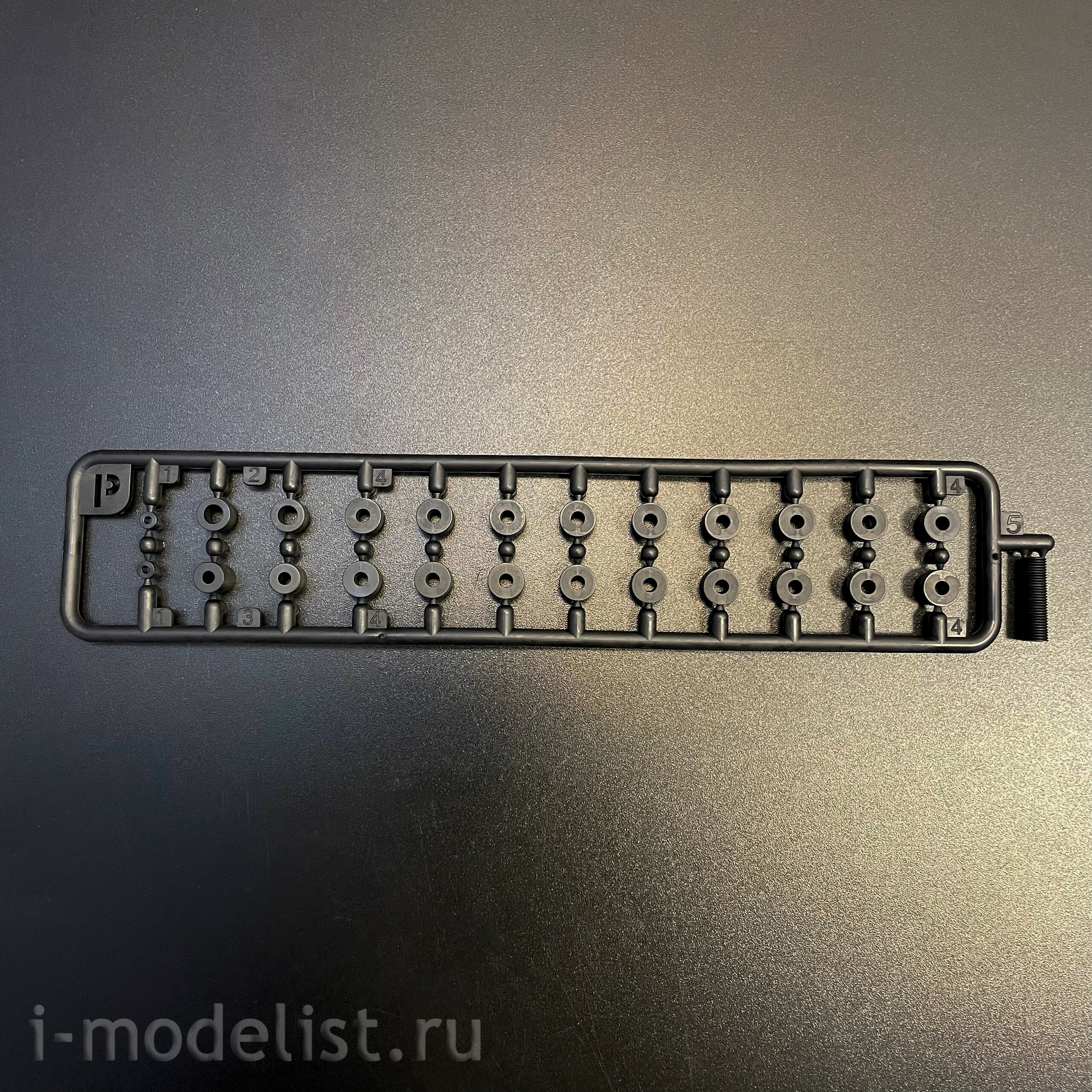 RM-5146 Rye Field Model 1/35 Notмецкий танк Pz.Kpfw.VI Ausf.B King Tiger с башней Henschel Sd.Kfz. 182 (с полным интерьером)