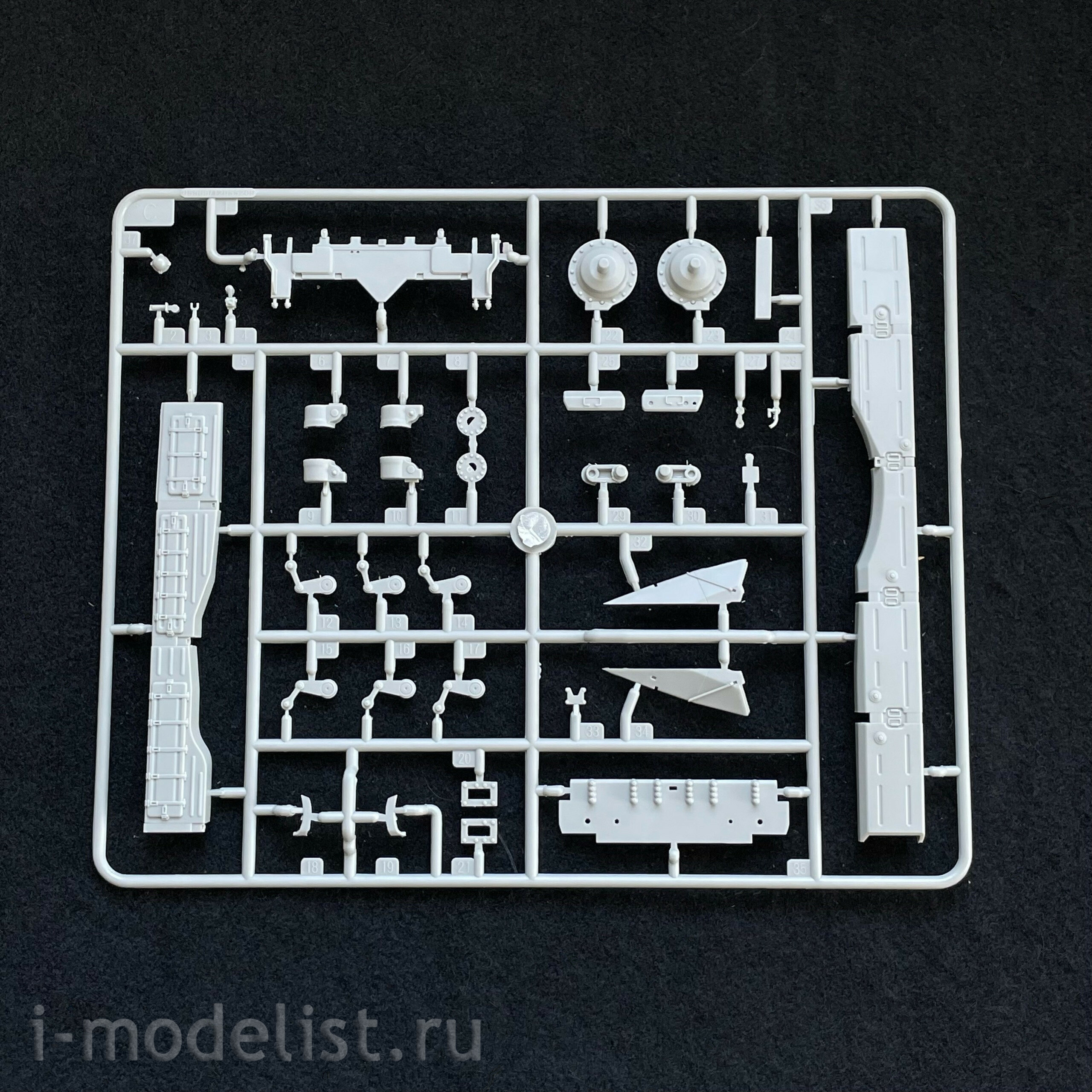 09603 Trumpeter 1/35 Russian T-72M tank (licensed by UVZ)
