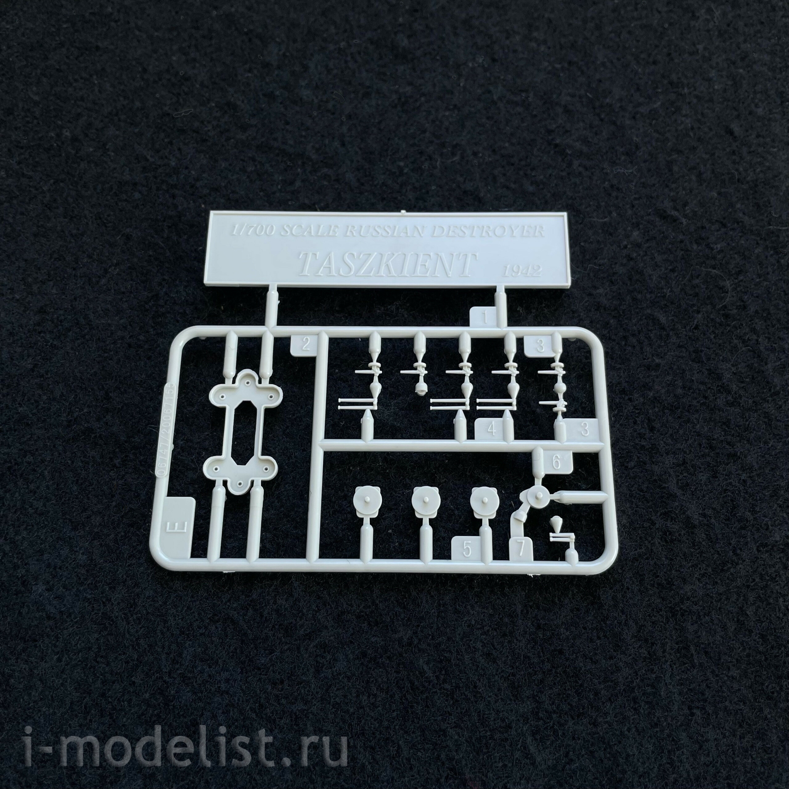 06747 Trumpeter 1/700 Soviet destroyer Tashkent 1942