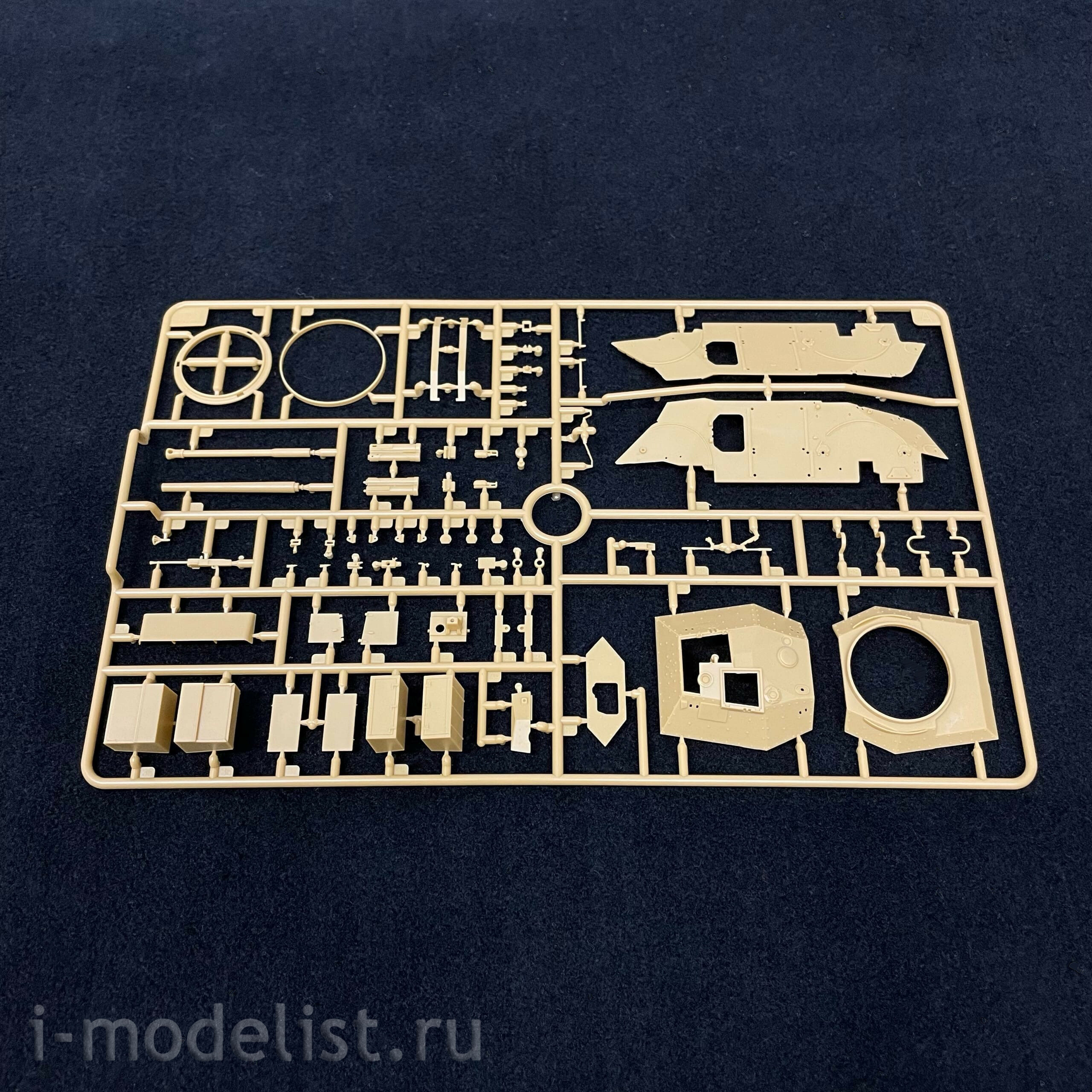 ZB48001 Bronco 1/48 Staghound III