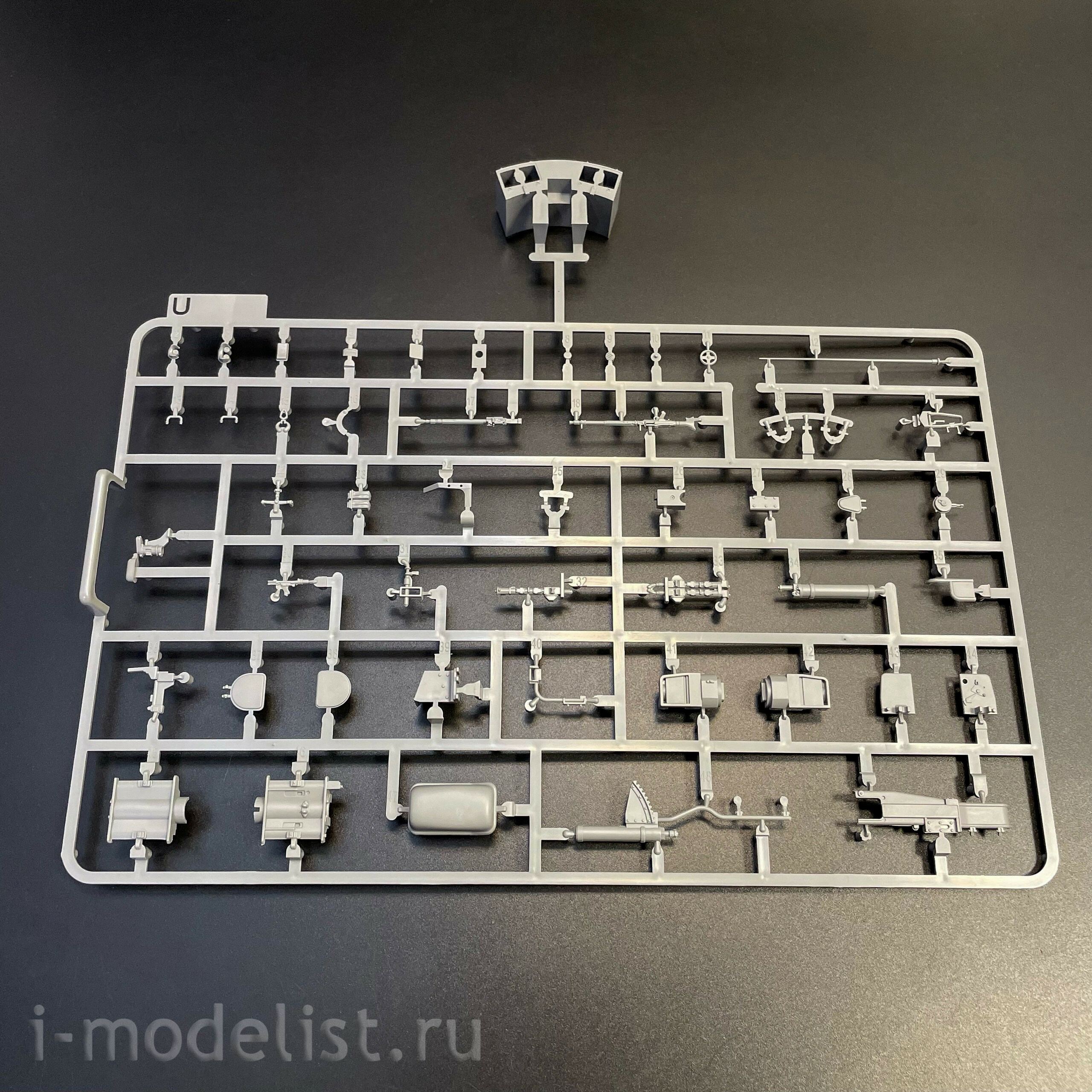 2195W Takom 1/35 Набор TIGER I² BOX - Sd.Kfz.181 Pz.Kpfw.VI Ausf.E Tiger I Command + Tiger I + фигура Михаэля Виттманна в 1/16