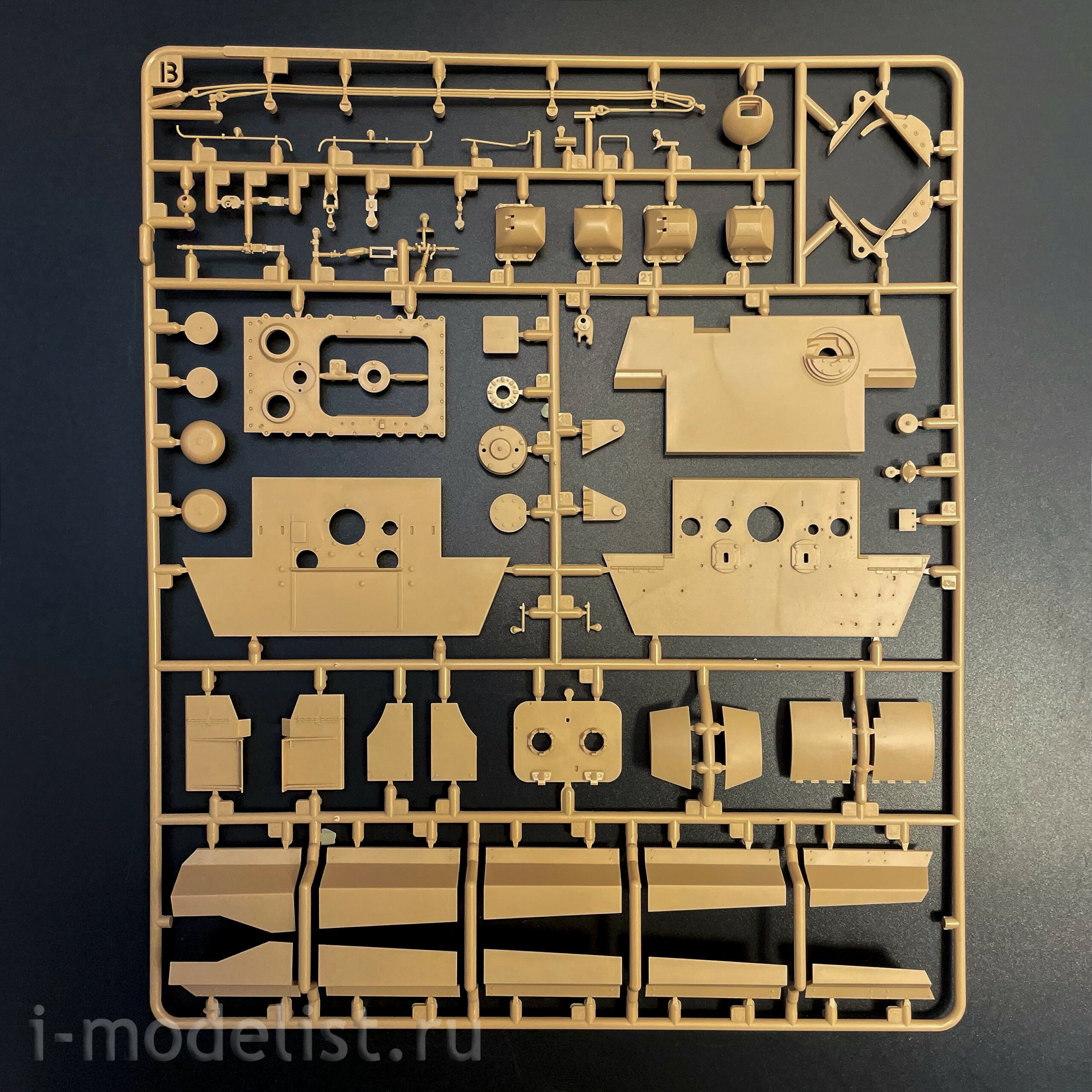 RM-5146 Rye Field Model 1/35 Notмецкий танк Pz.Kpfw.VI Ausf.B King Tiger с башней Henschel Sd.Kfz. 182 (с полным интерьером)