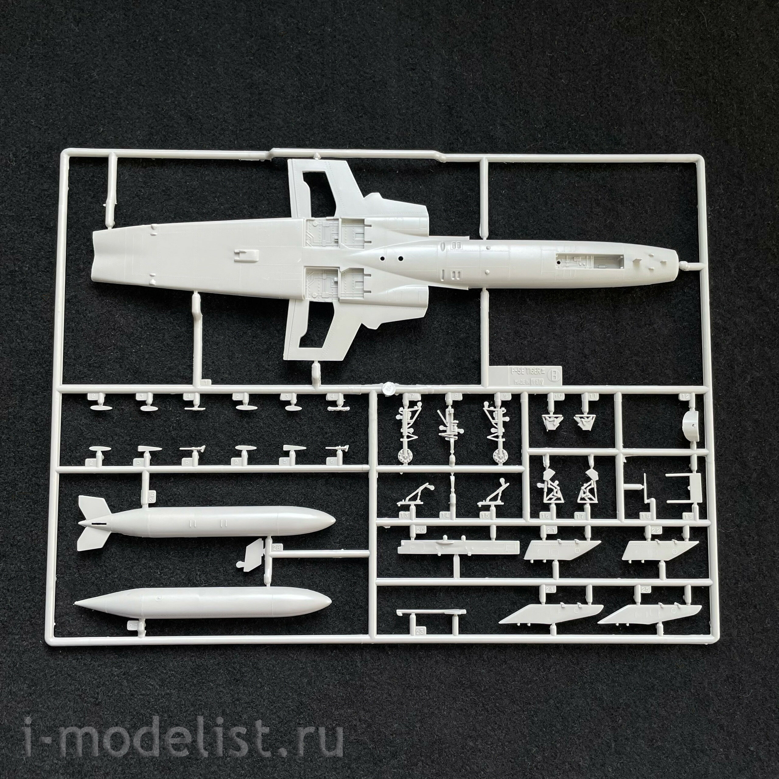 2827 Italeri 1/48 F-5E Tiger II Fighter