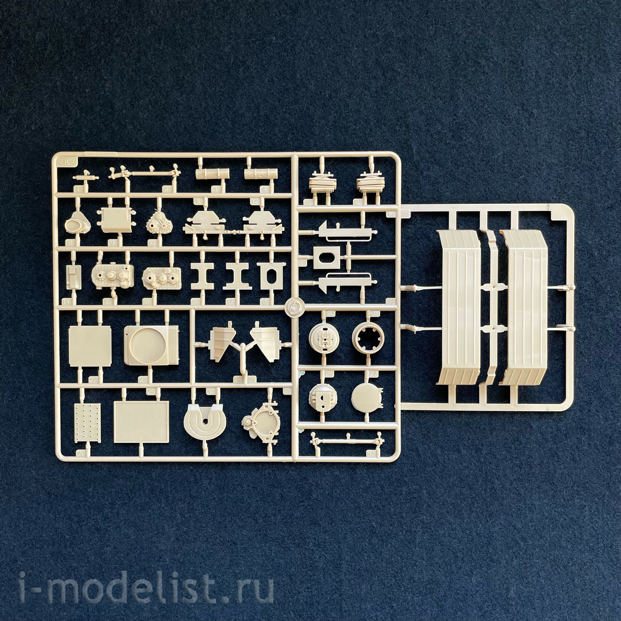 01087 Trumpeter 1/35 ZRPK 96k6 based on a four-axle tractor 6909
