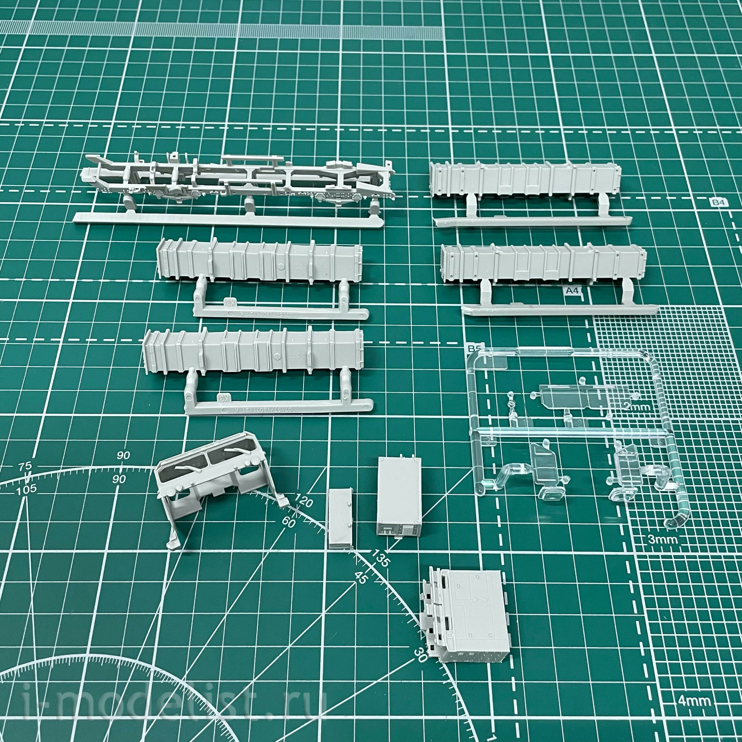 07158 Trumpeter 1/72 M983 HEMTT and M901 Launching Station with MIM-104 Patriot