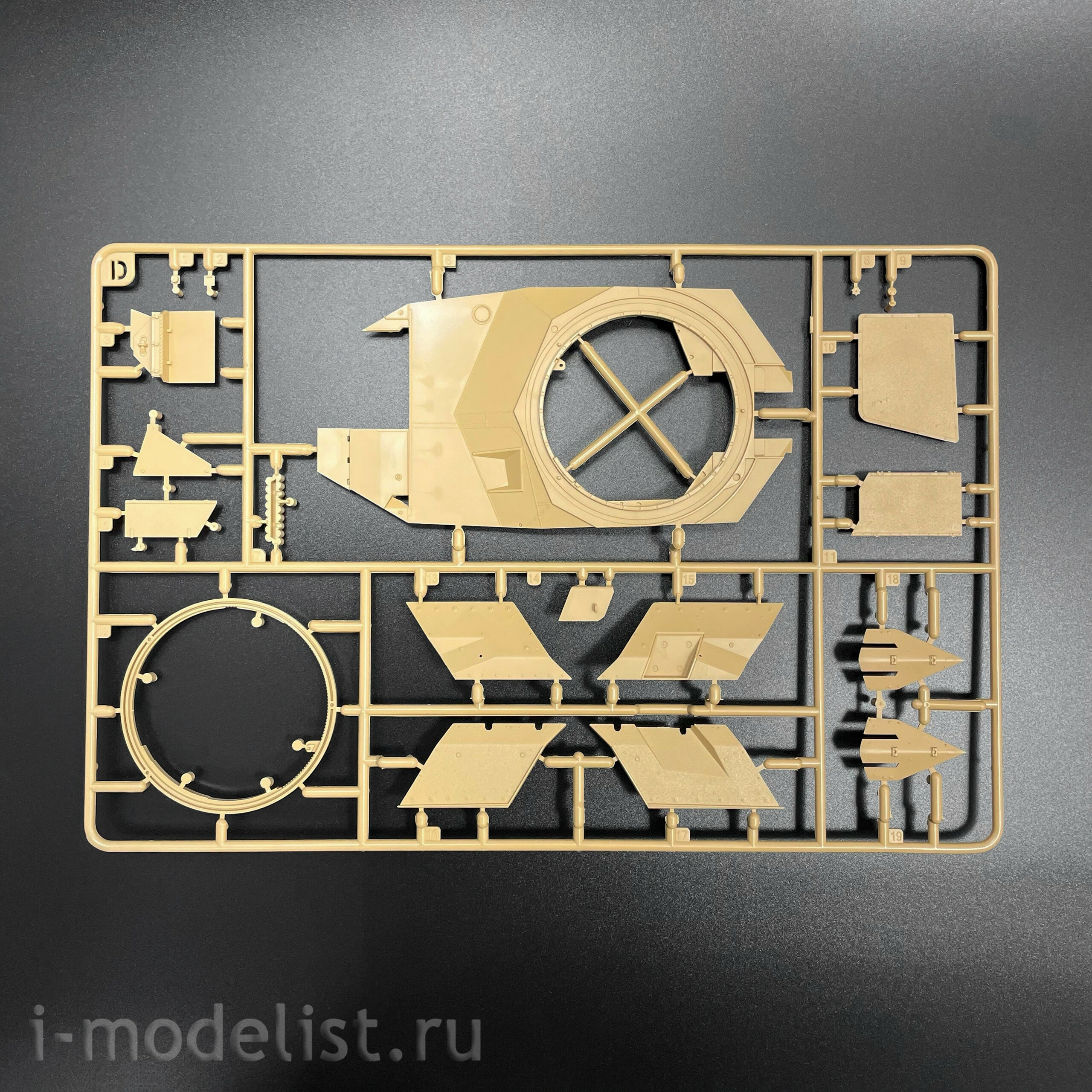 RM-5114 Rye Field Model 1/35 German Leopard 2A6 Tank (Trophy version) with T-80 rollers