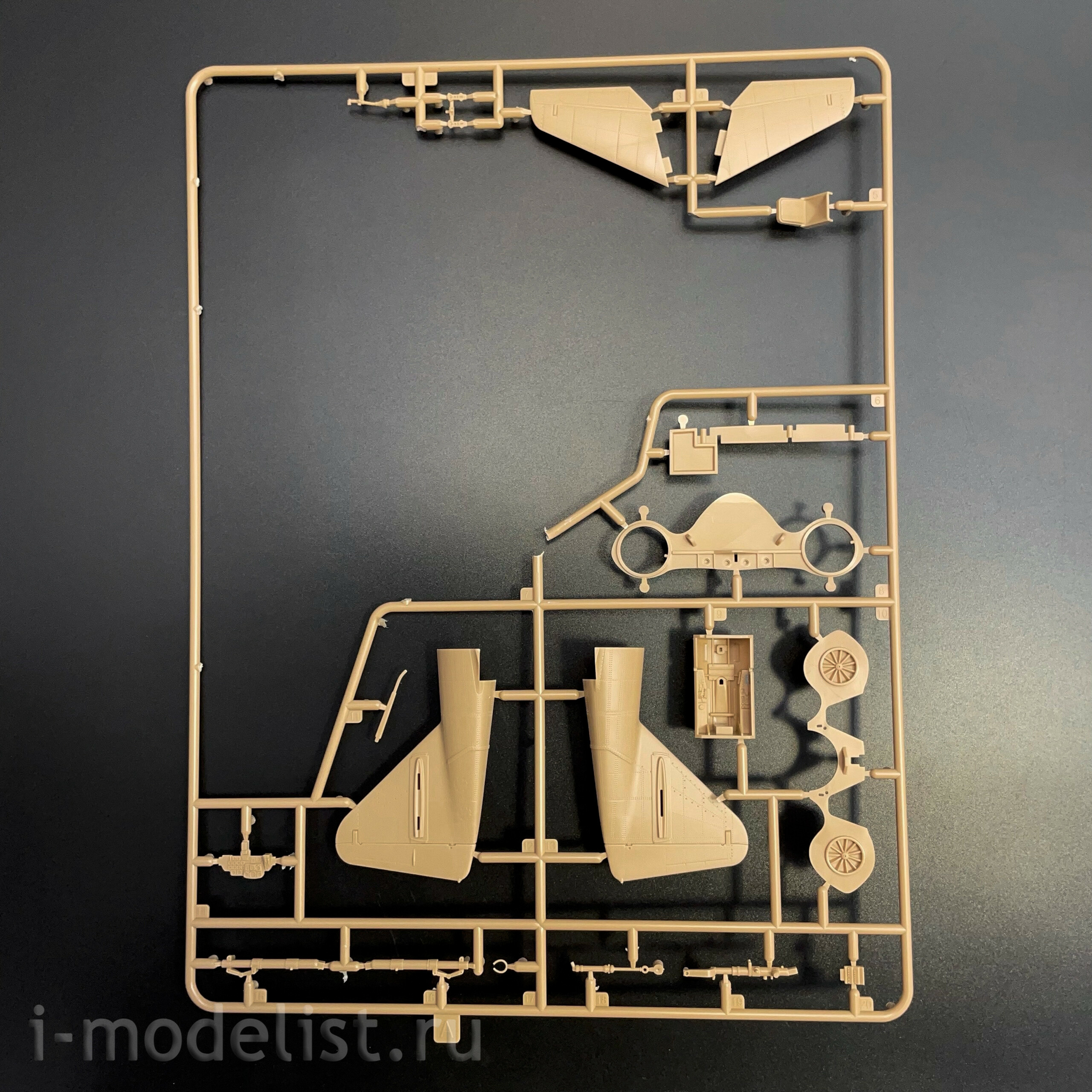 48A005 Amusing Hobby 1/48 Тяжёлый истребитель Me 262 HG III Entwurf III