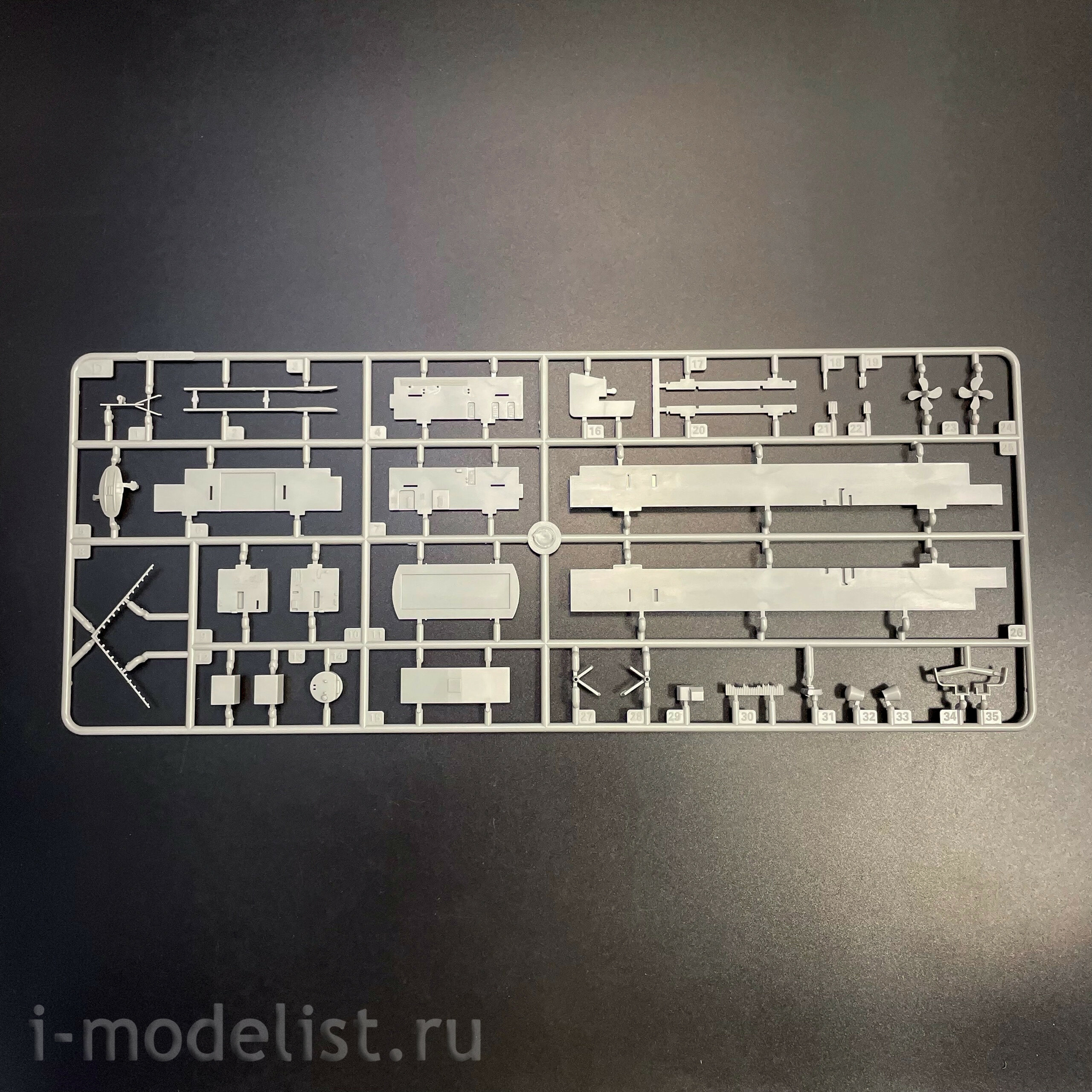 05636 Т$ач 1/350 Вертолетный крейсер ВМС Франции 