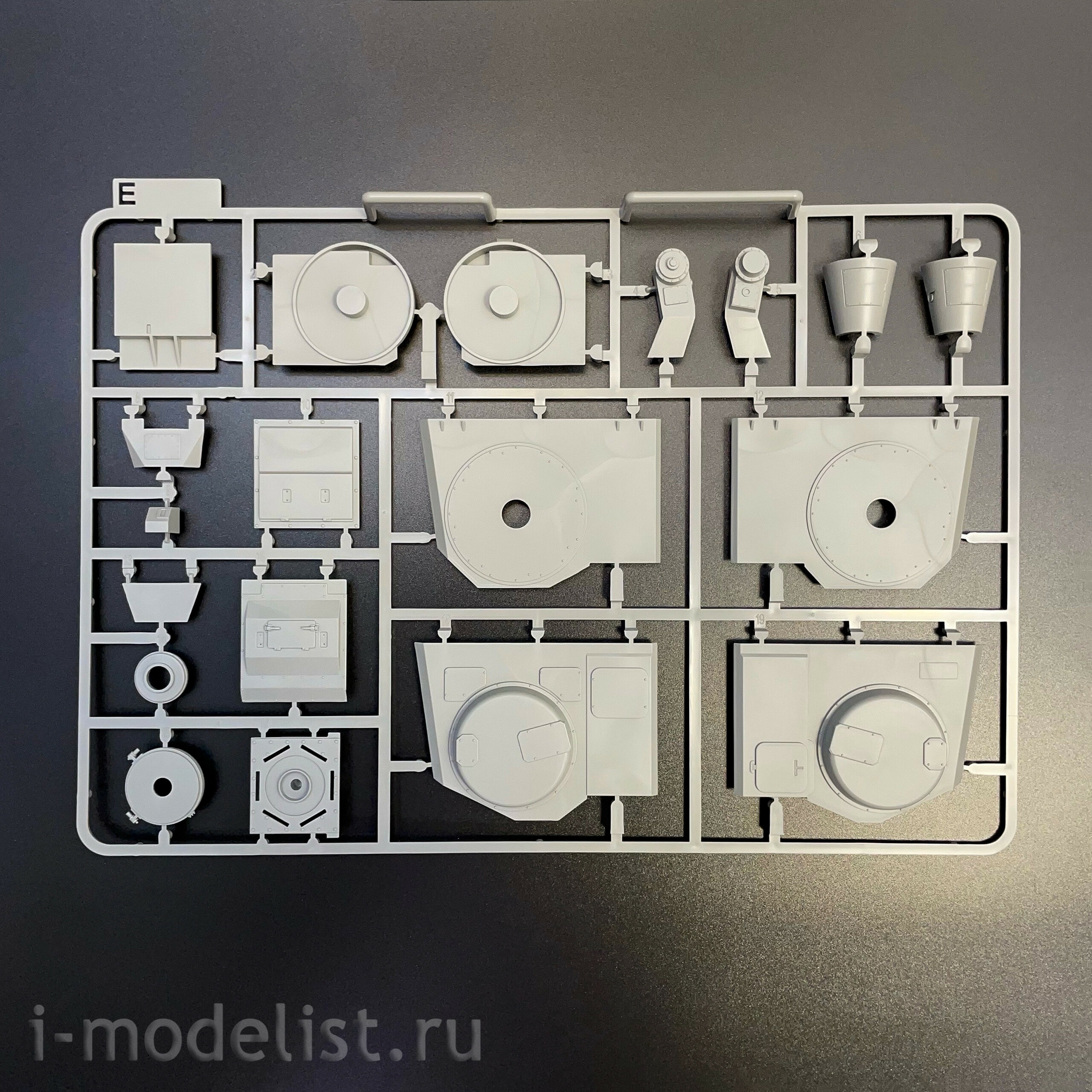 2186 Takom 1/35 Китайский зенитно-артиллерийский комплекс H/PJ11-11-30 CIWS