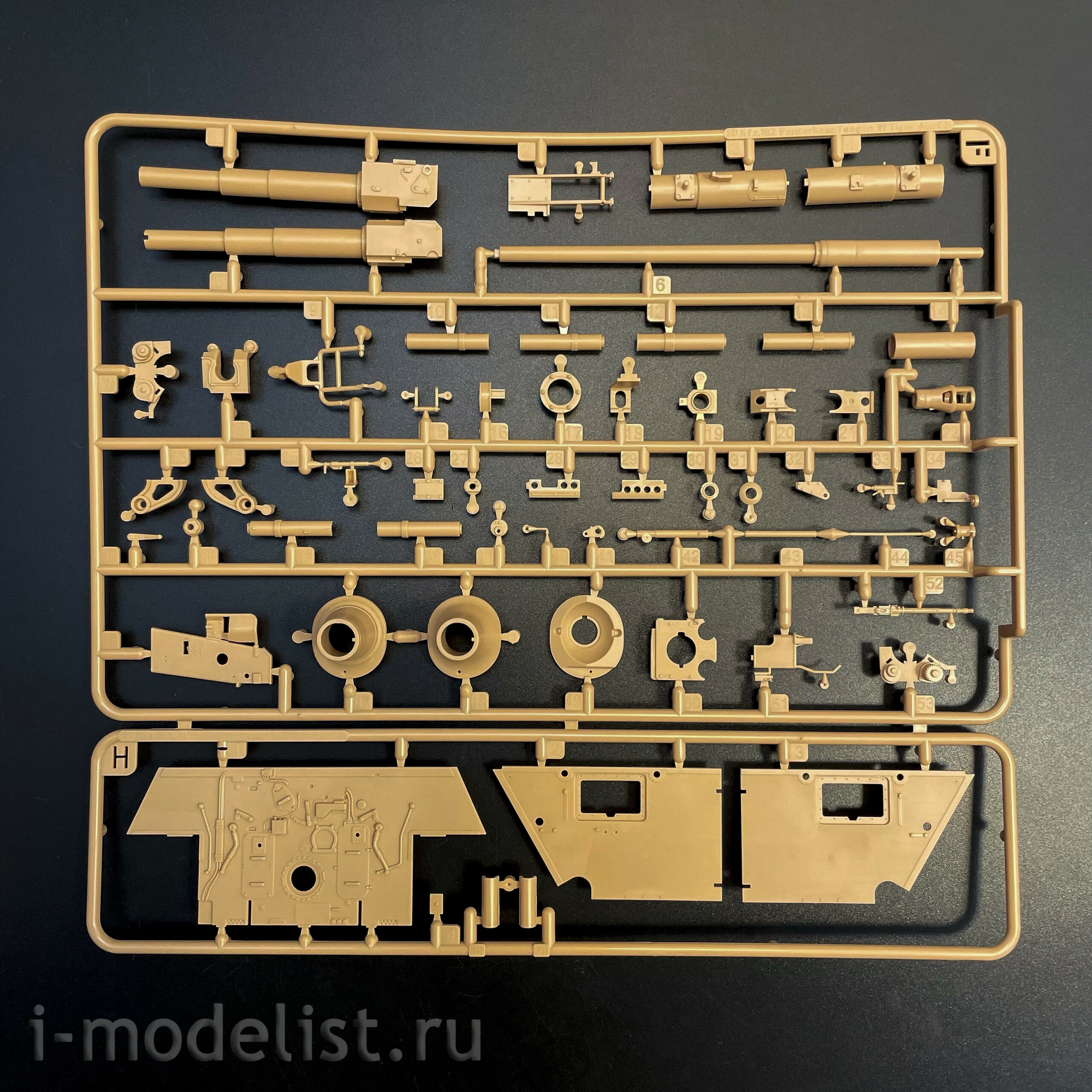 RM-5146 Rye Field Model 1/35 Notмецкий танк Pz.Kpfw.VI Ausf.B King Tiger с башней Henschel Sd.Kfz. 182 (с полным интерьером)