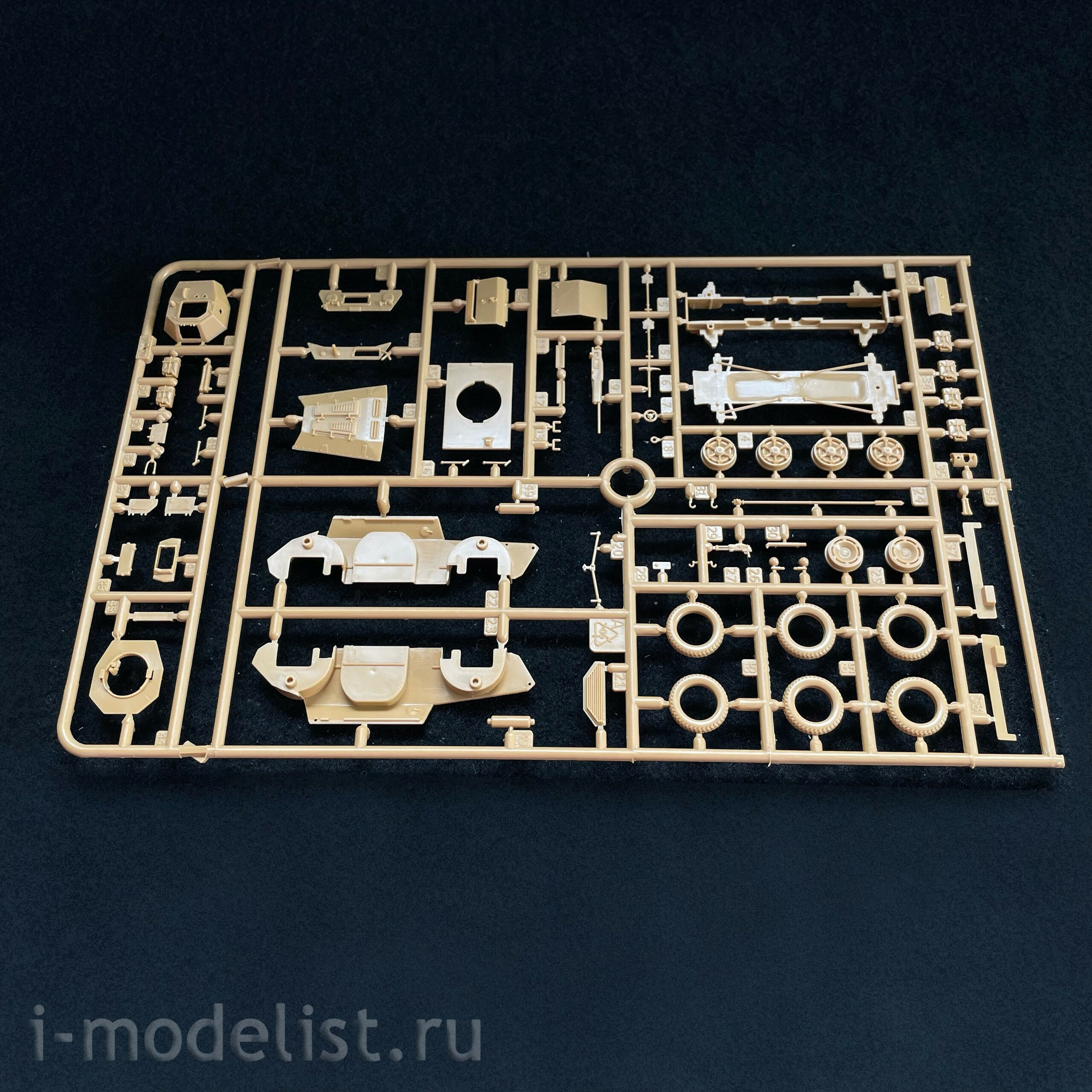 7052 Italeri 1/72 Autoblinda Ab 43