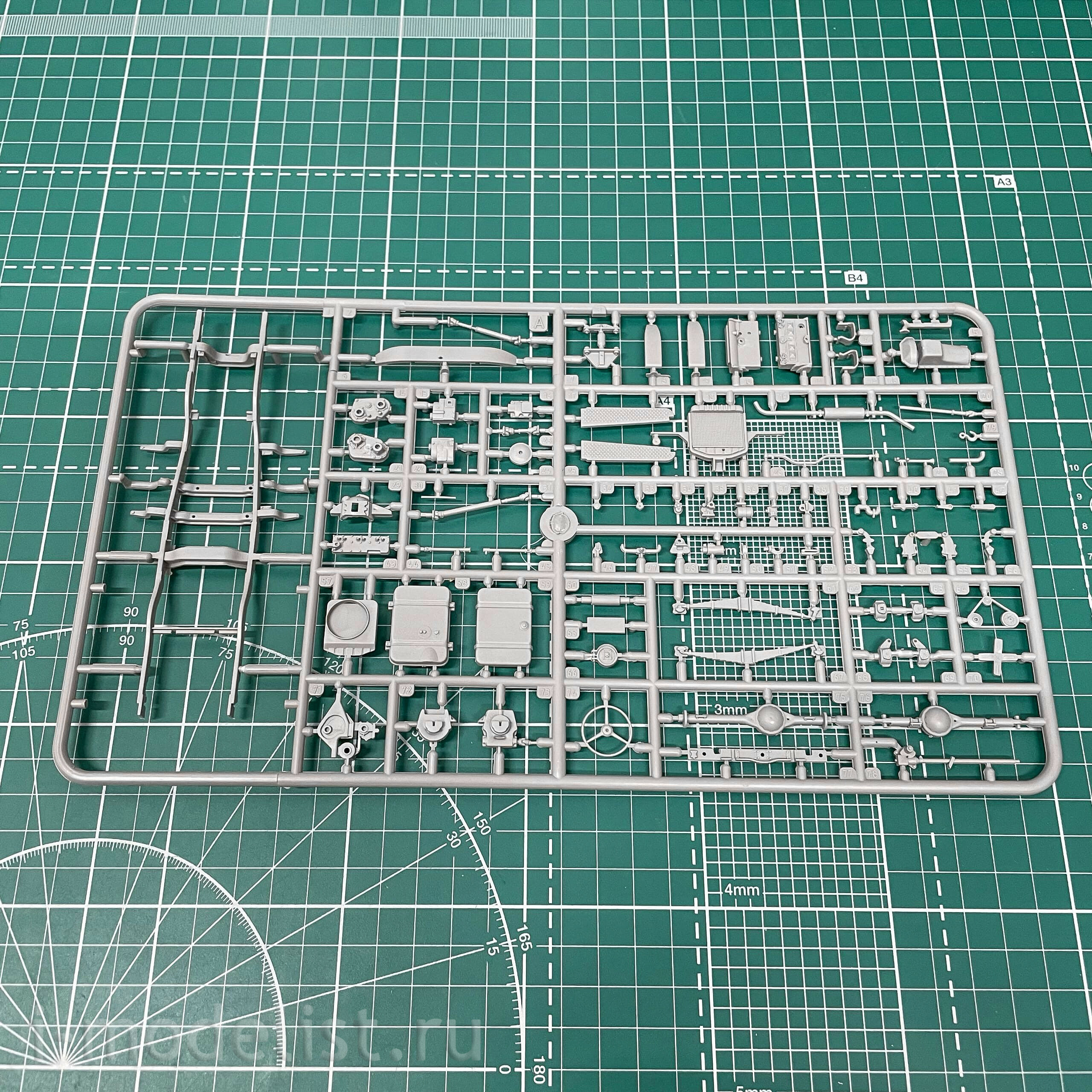 809 Roden 1/35 M42 US 3/4 ton 4x4 Command Truck